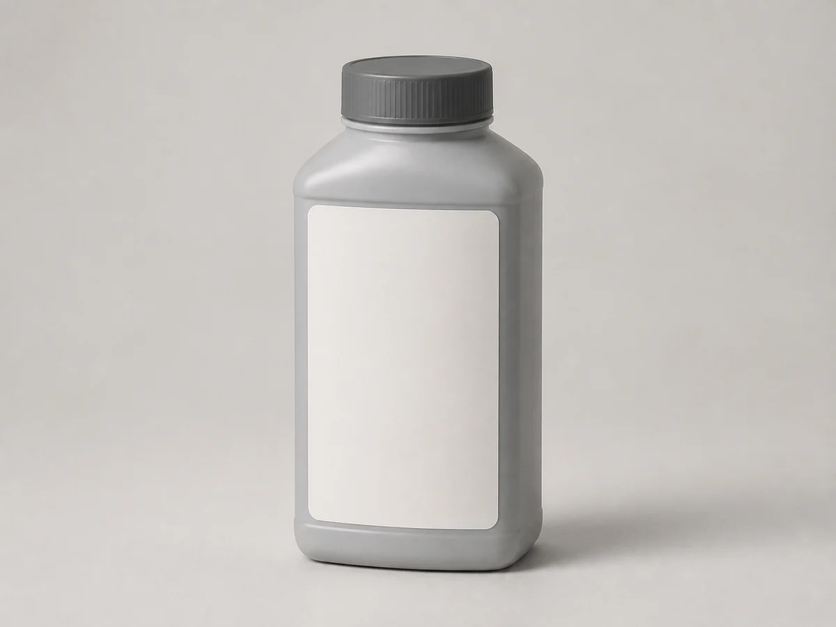 一樽無品牌乳霜清潔產品，標籤顯示 cream cleanser、適用表面和警示區域