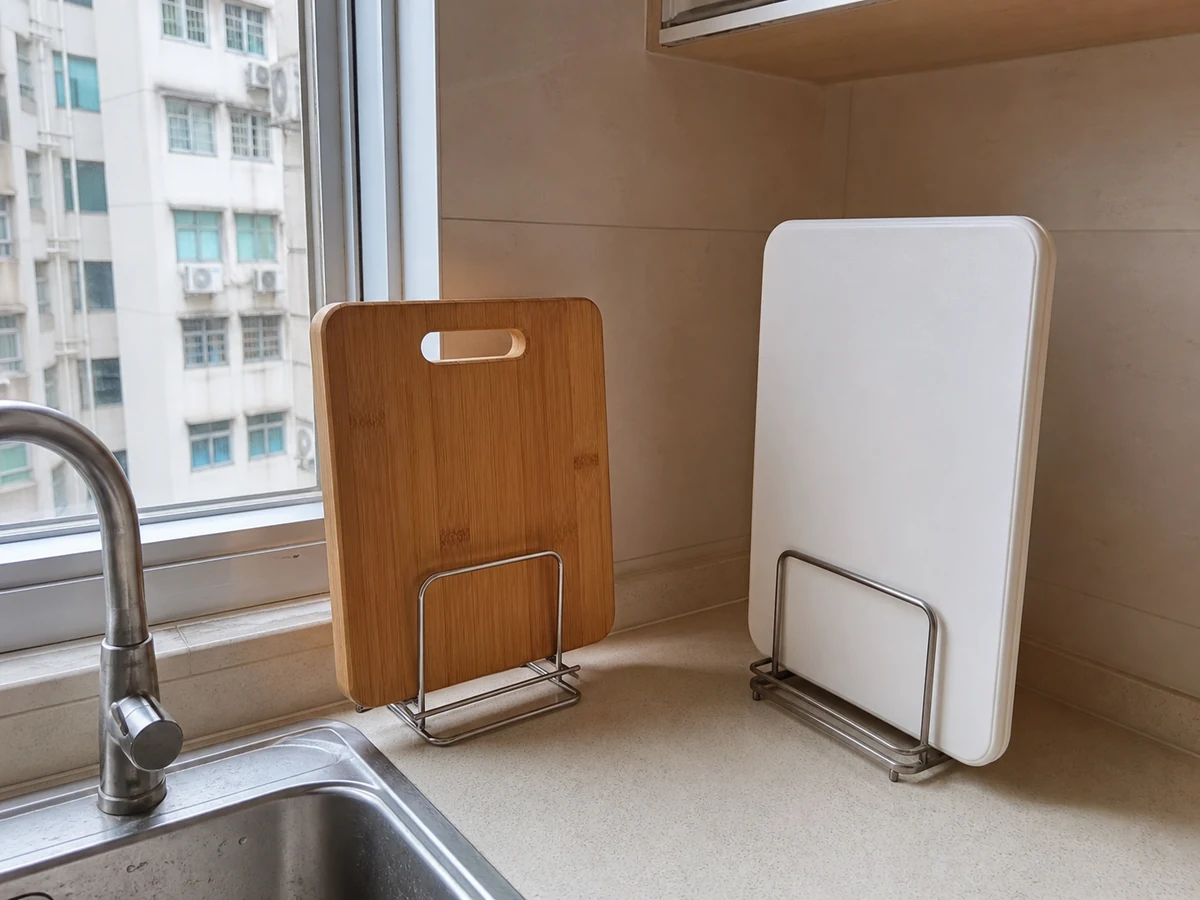 Using one board for raw and ready-to-eat food without separation — Prefer dedicated boards; if only one is available, prepare ready-to-eat food first and clean thoroughly before raw food.