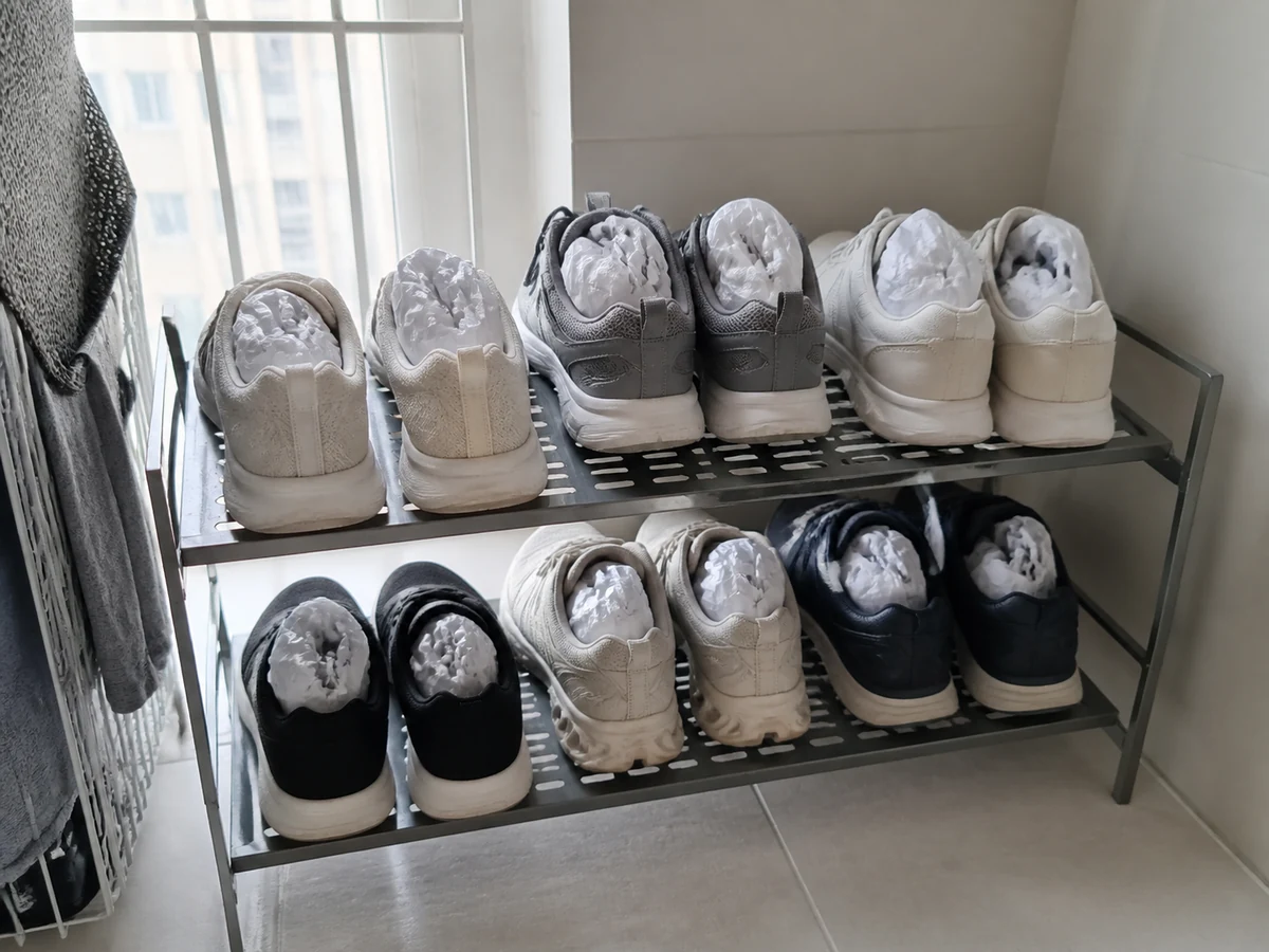 Linisin ang Sneakers at Sports Shoes: I-shape at i-air-dry