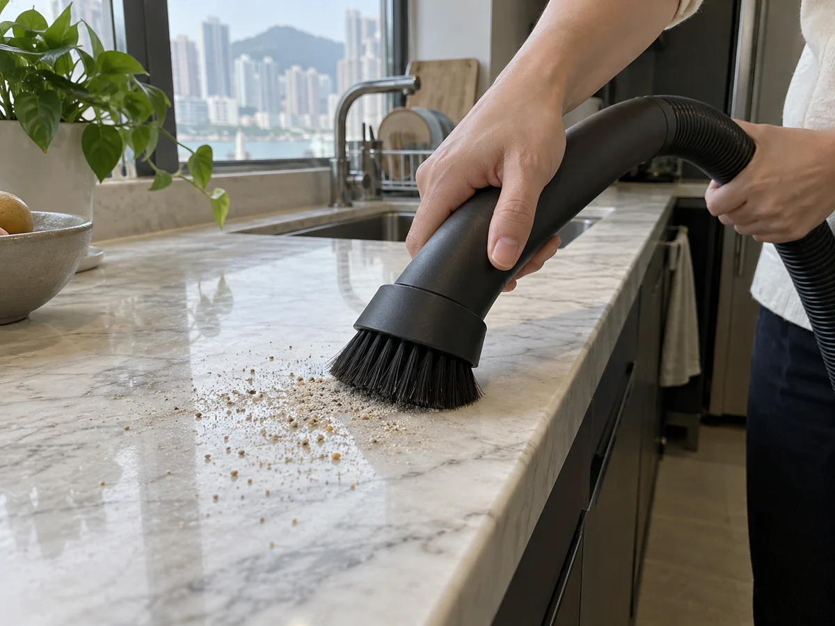 如何安全清潔石材或雲石表面？: 先吸走砂粒