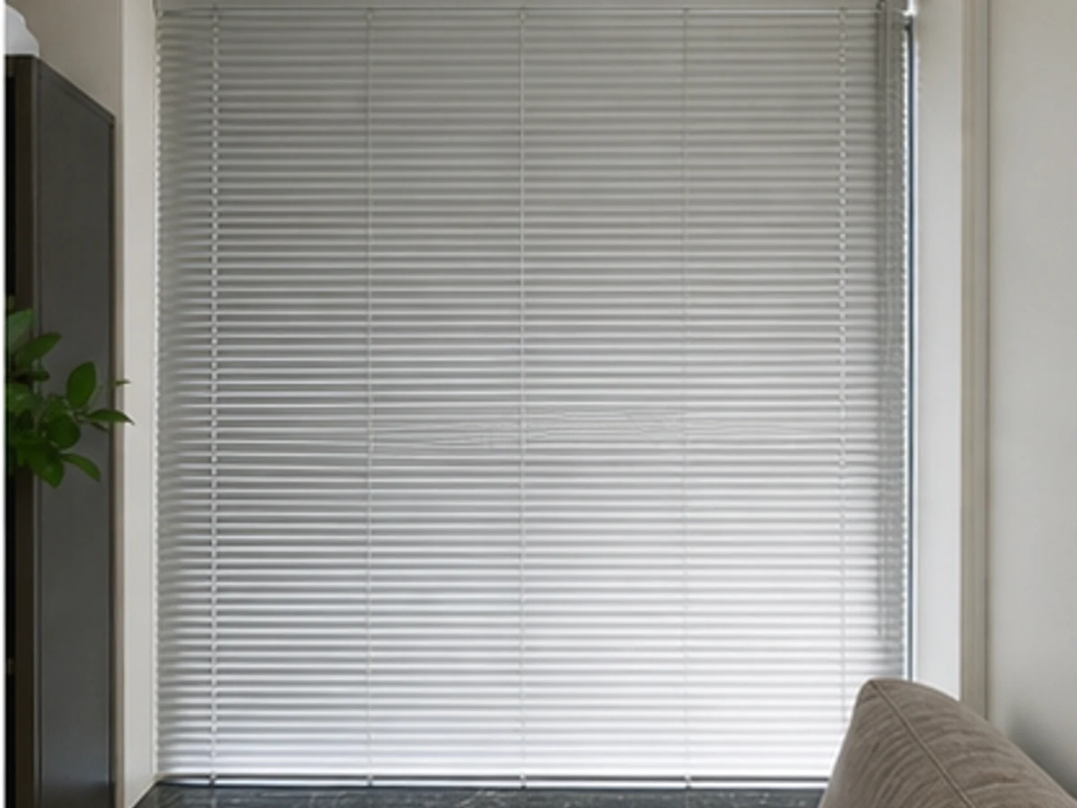 How to Clean Window Blinds Safely: Confirm the material and safe reach