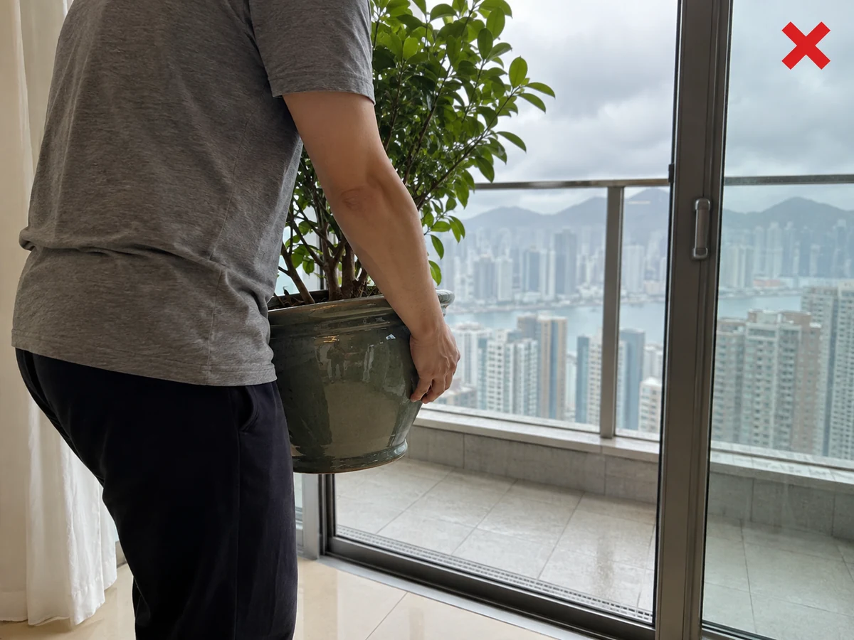 把重物或私人用品自行處置 — 把重物及私人物品交僱主決定。