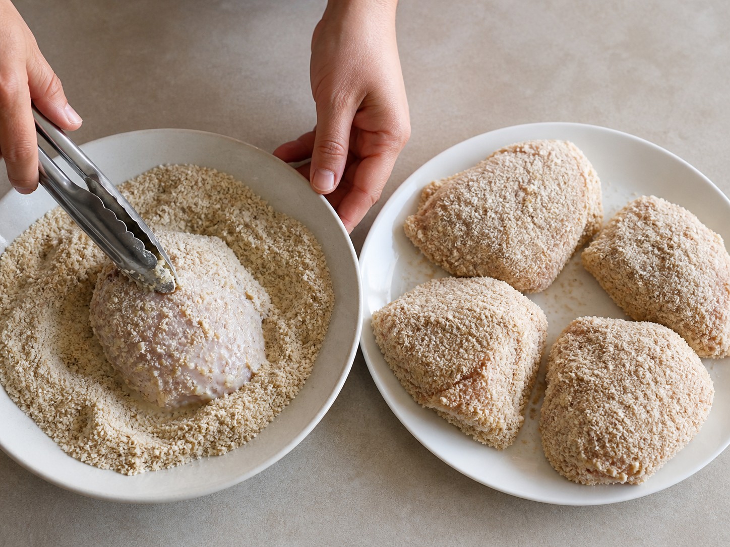 Ayam Buttermilk Panggang Renyah dengan Selada Kol — Lapisi setiap potong ayam hingga rata