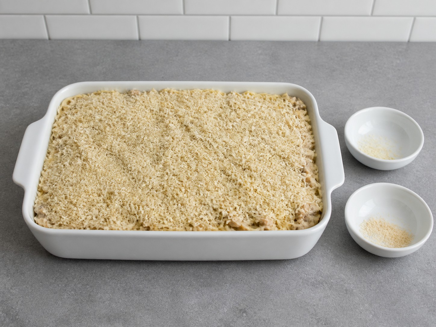 Amerikanong Turkey Tetrazzini na may Kabute — Budburan ng Parmesan at dinurog na tinapay