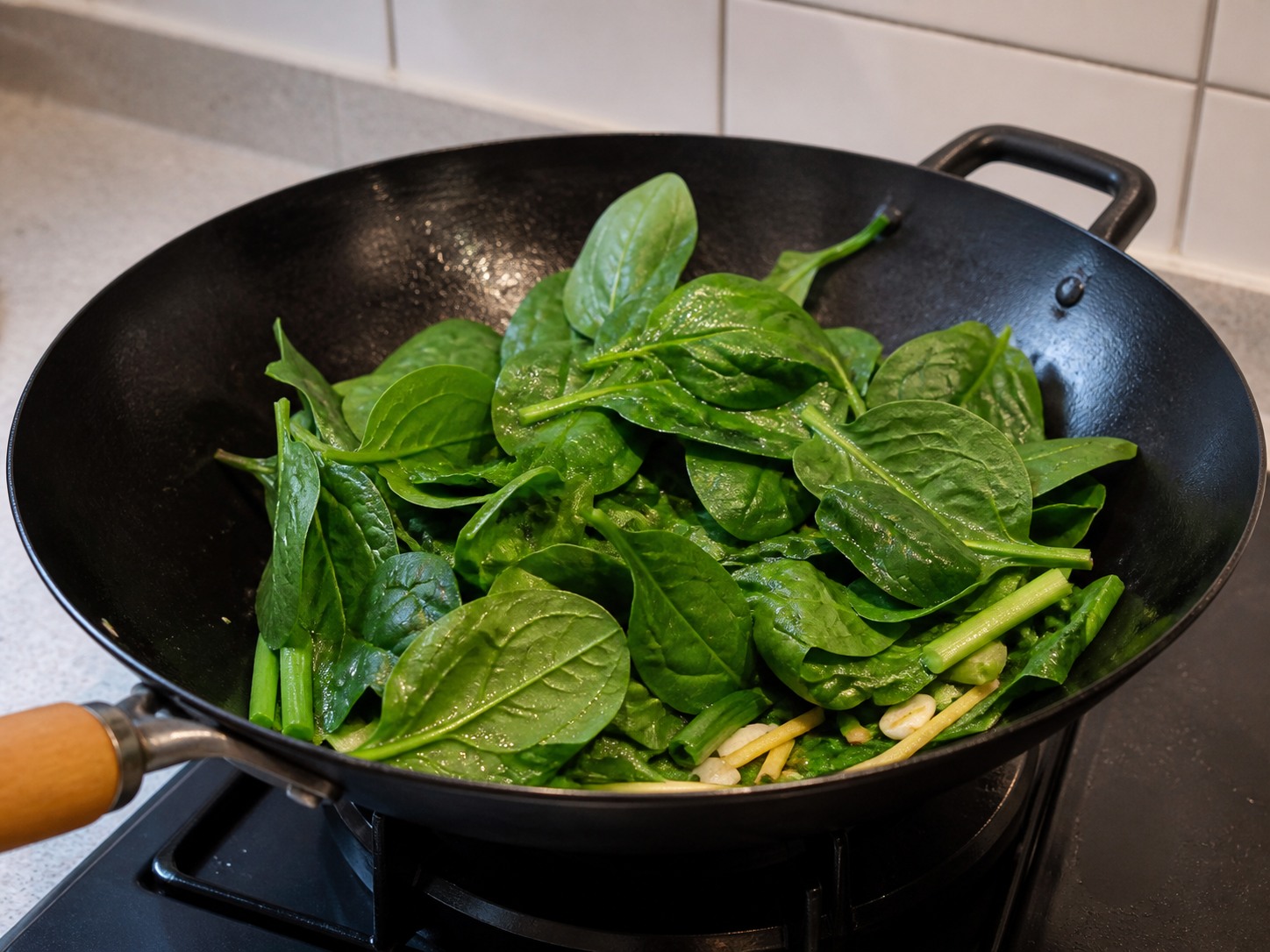 菠菜炒牛肉:加入菠菜葉