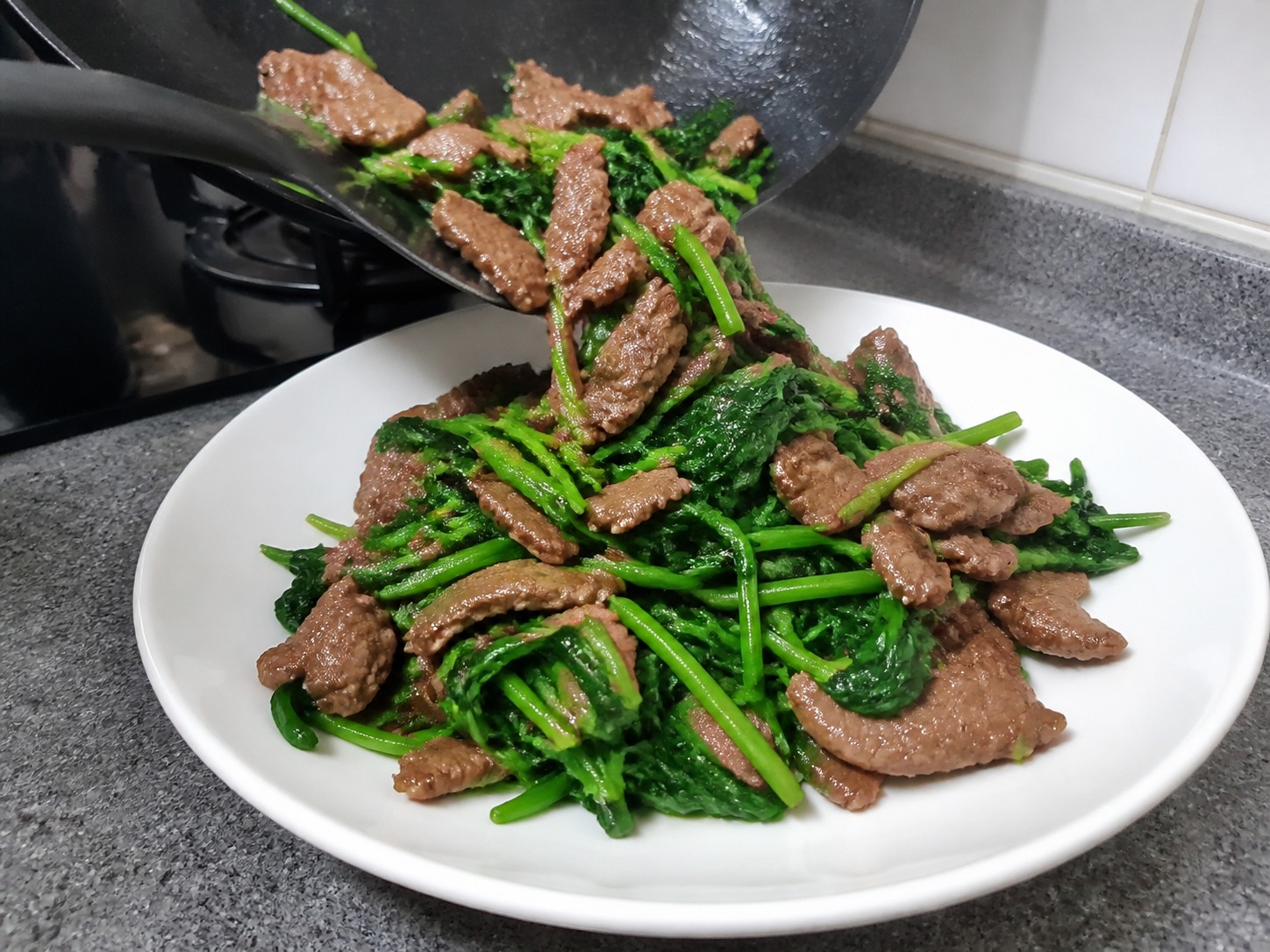 菠菜炒牛肉:立即上碟