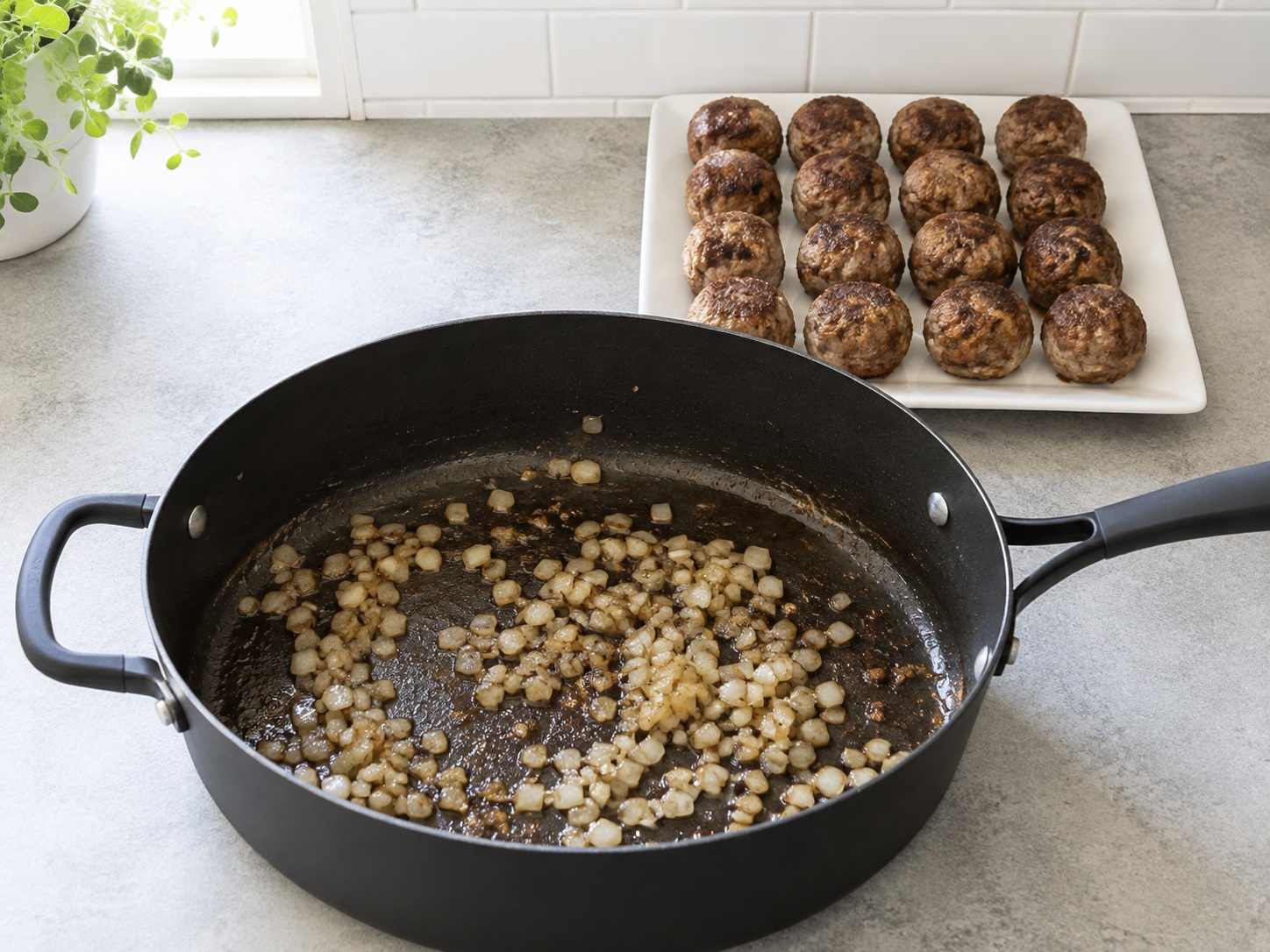 Lunakkan bawang: Lunakkan bawang. Ikuti takaran dan urutan resep; pastikan kondisi bahan sesuai tahap yang ditunjukkan sebelum lanjut.