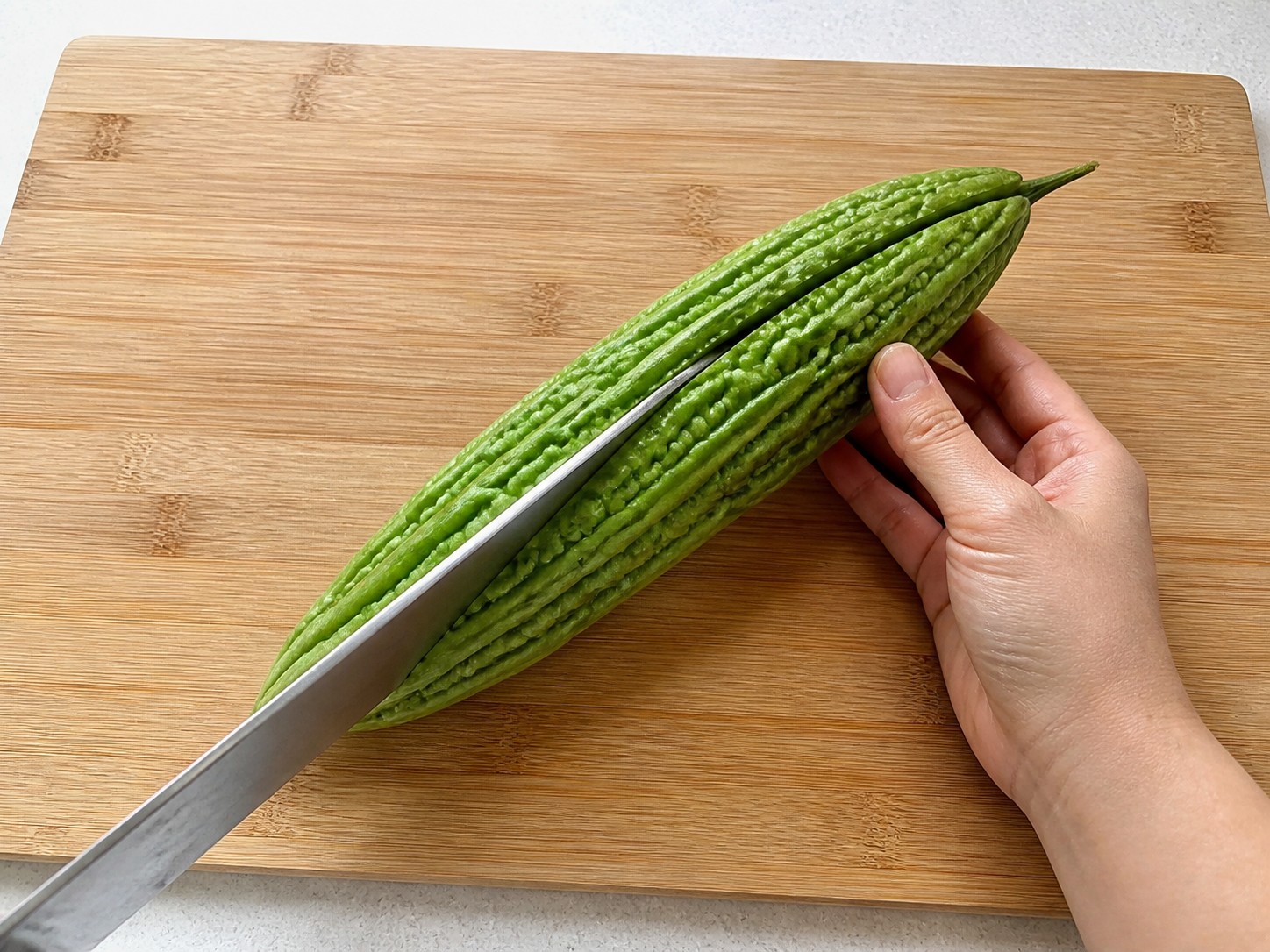 Ginisang Ampalaya na may Itlog — Hatiin ang ampalaya