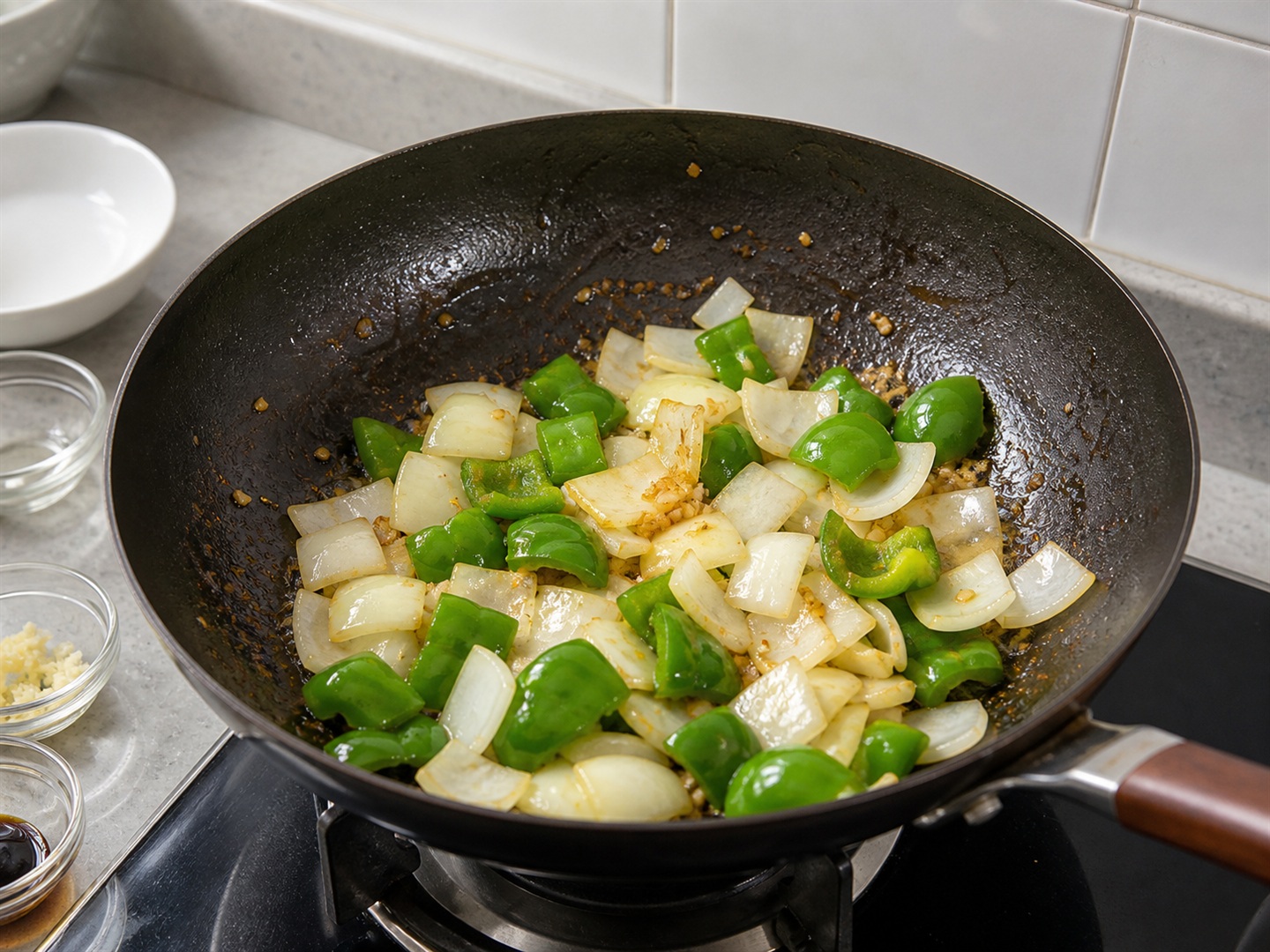 黑椒薯仔牛柳粒 — 炒洋蔥青椒
