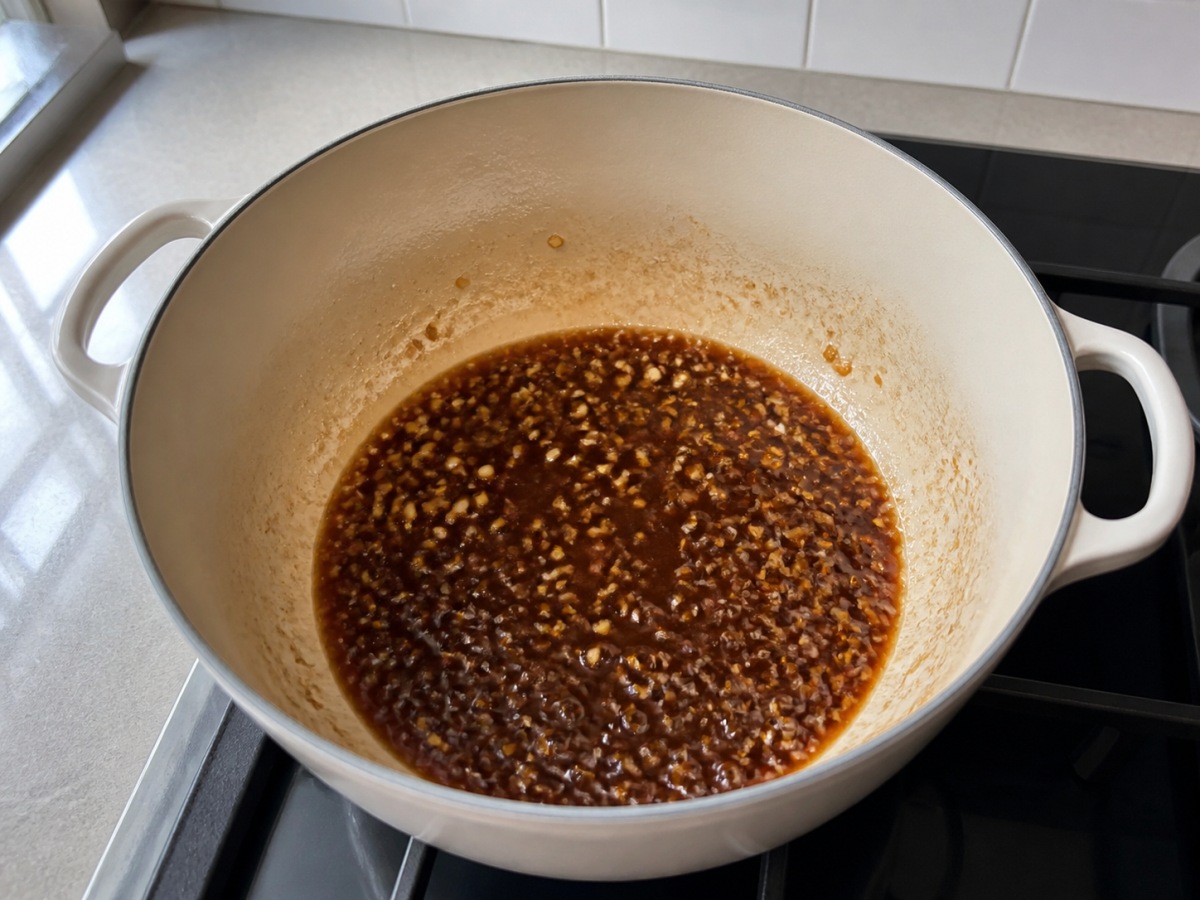 Braised Napa Cabbage with Tofu Puffs: Fry the sauce