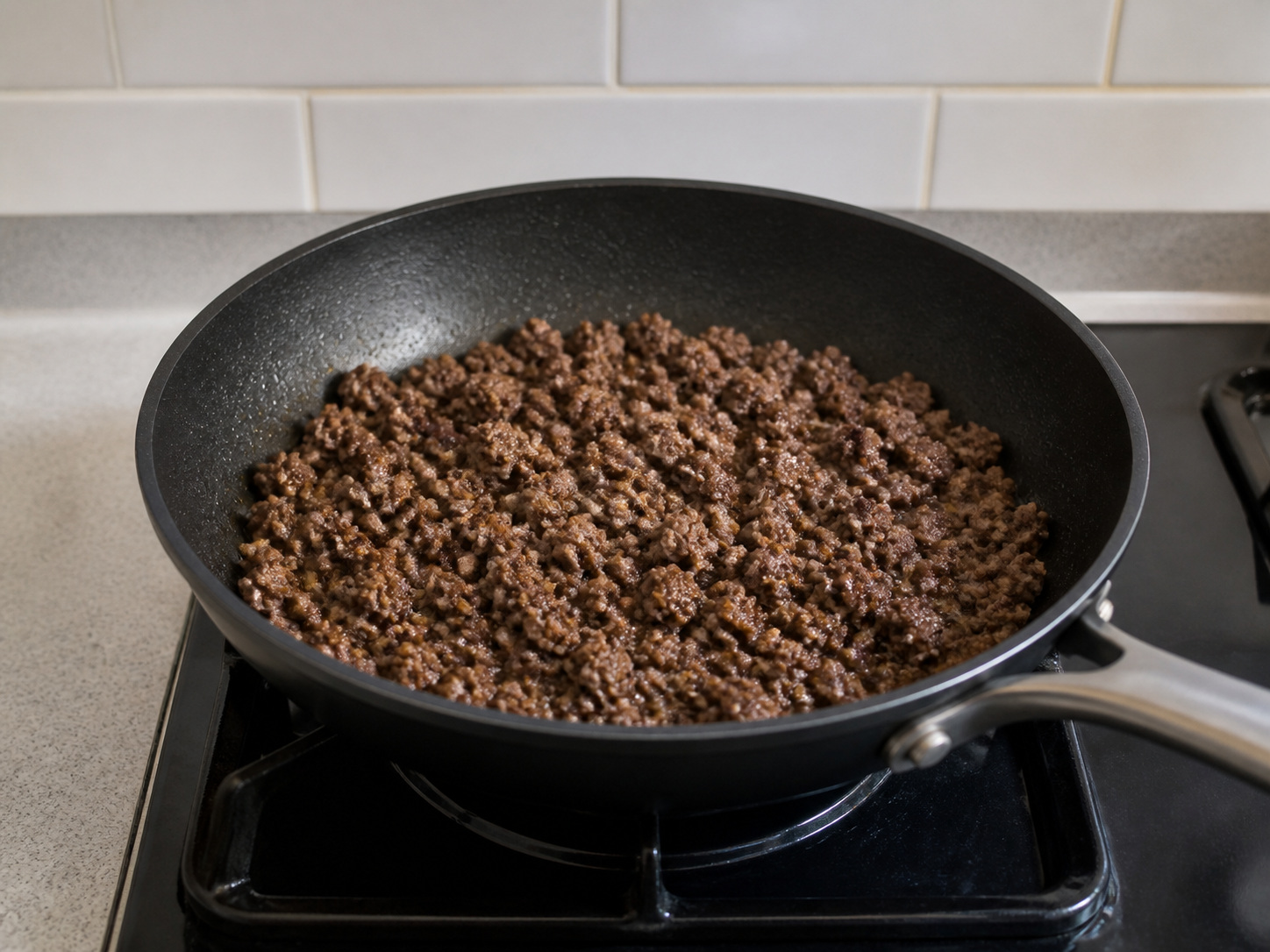英式牛肉薯蓉批: 炒香牛肉