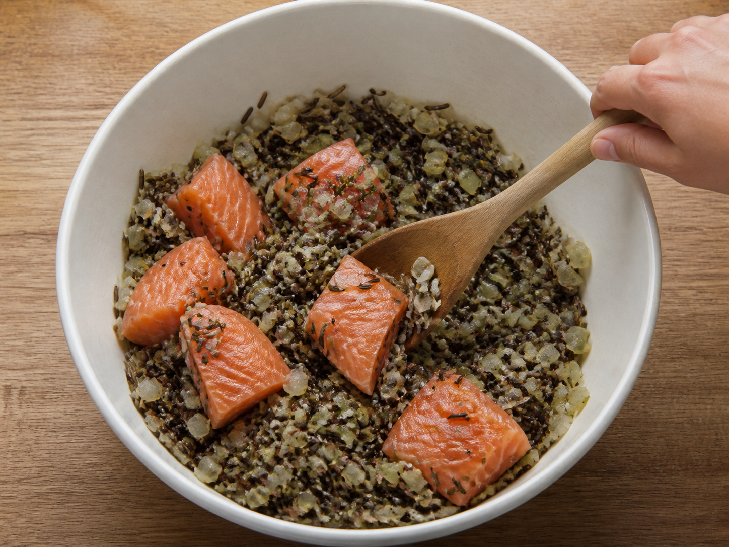 Canadian Salmon at Wild Rice Casserole — Marahang ihalo ang salmon