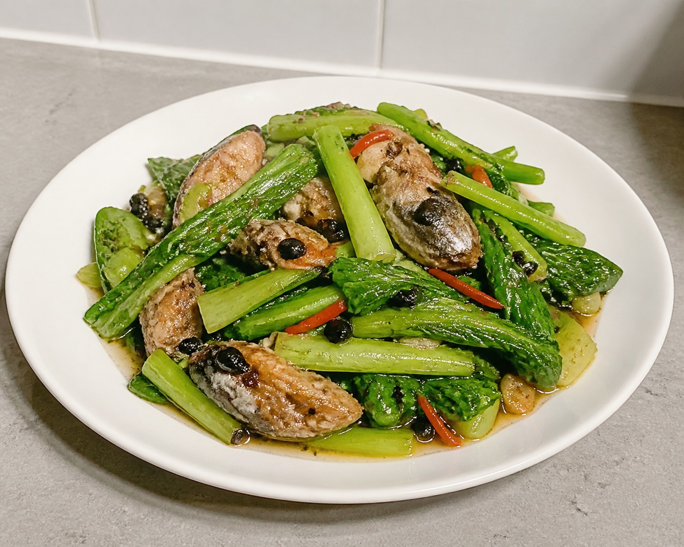 豆豉鯪魚炒油麥菜 Stir-fried Indian Lettuce with Canned Dace and Black Beans