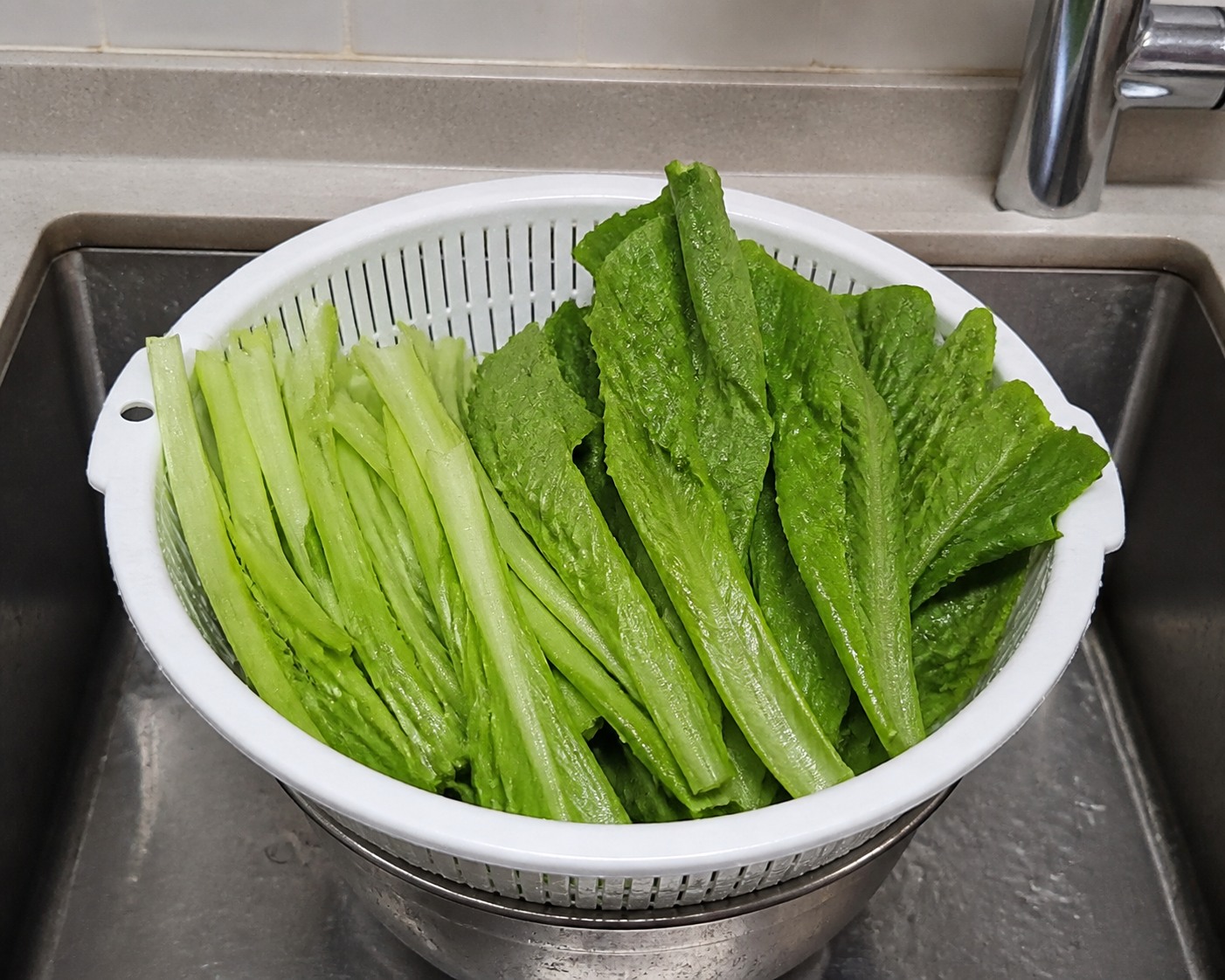 豆豉鯪魚炒油麥菜:瀝乾水分