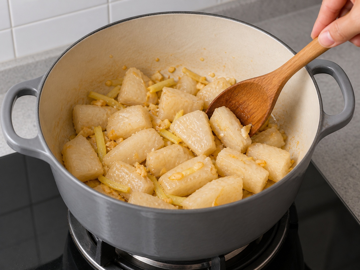 Cantonese Braised Pomelo Pith na may Shrimp Roe — I-pan-fry ang pomelo pith