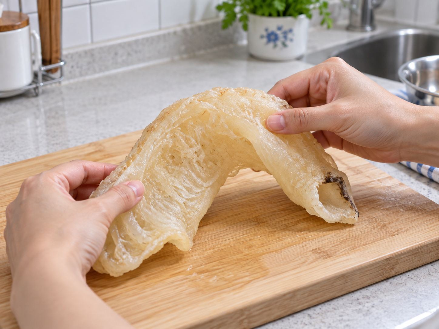 Cantonese Crab Meat and Fish Maw Thick Soup — Inspect the fish maw
