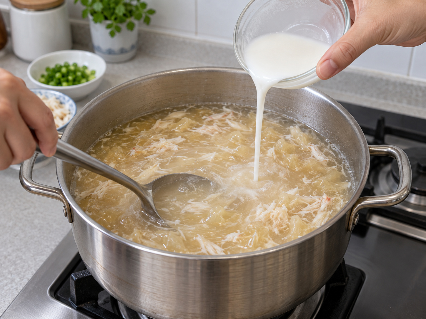 Cantonese Crab Meat and Fish Maw Thick Soup — Thicken gradually