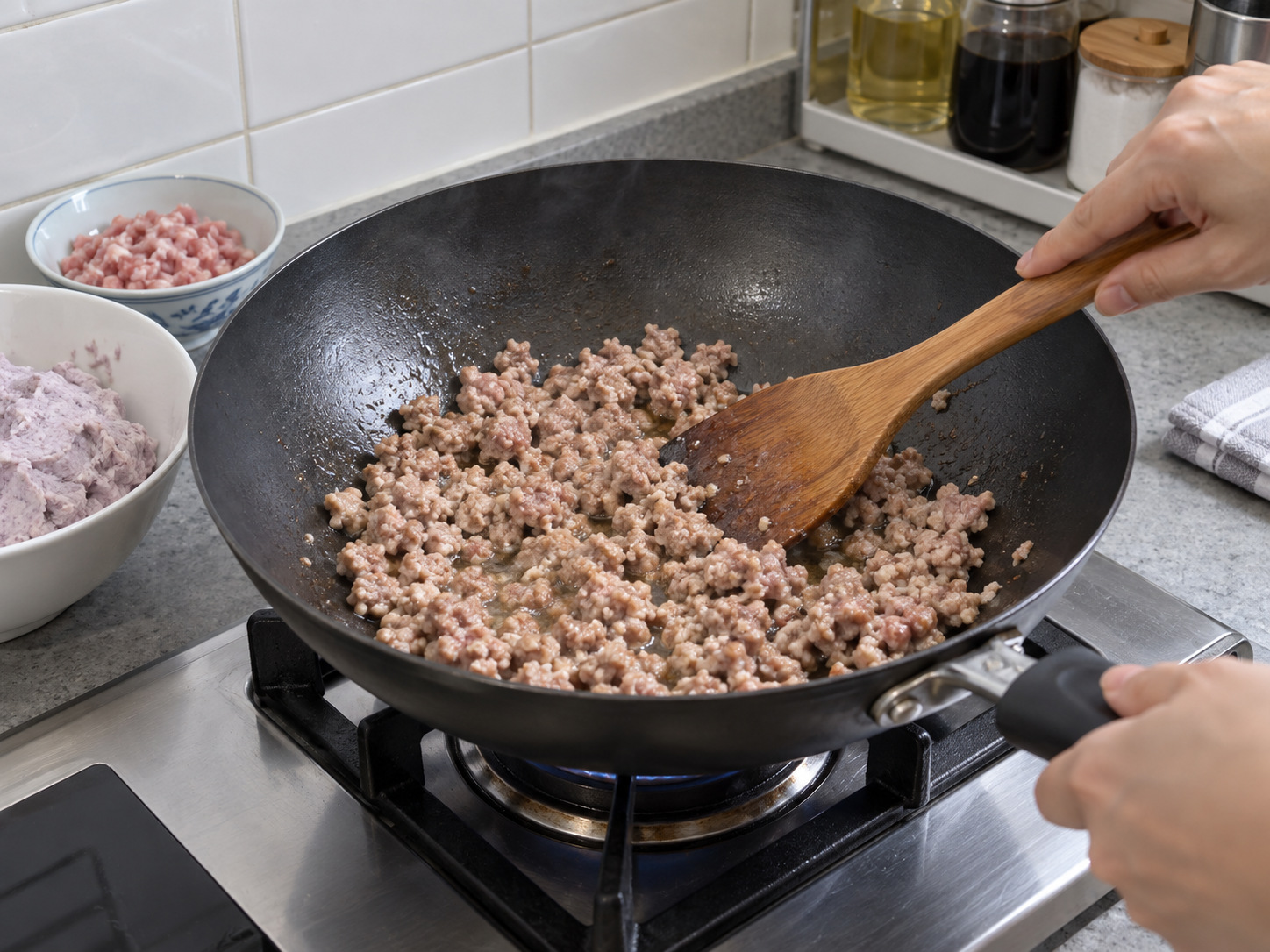 蜂巢芋角 — 炒熟免治豬肉