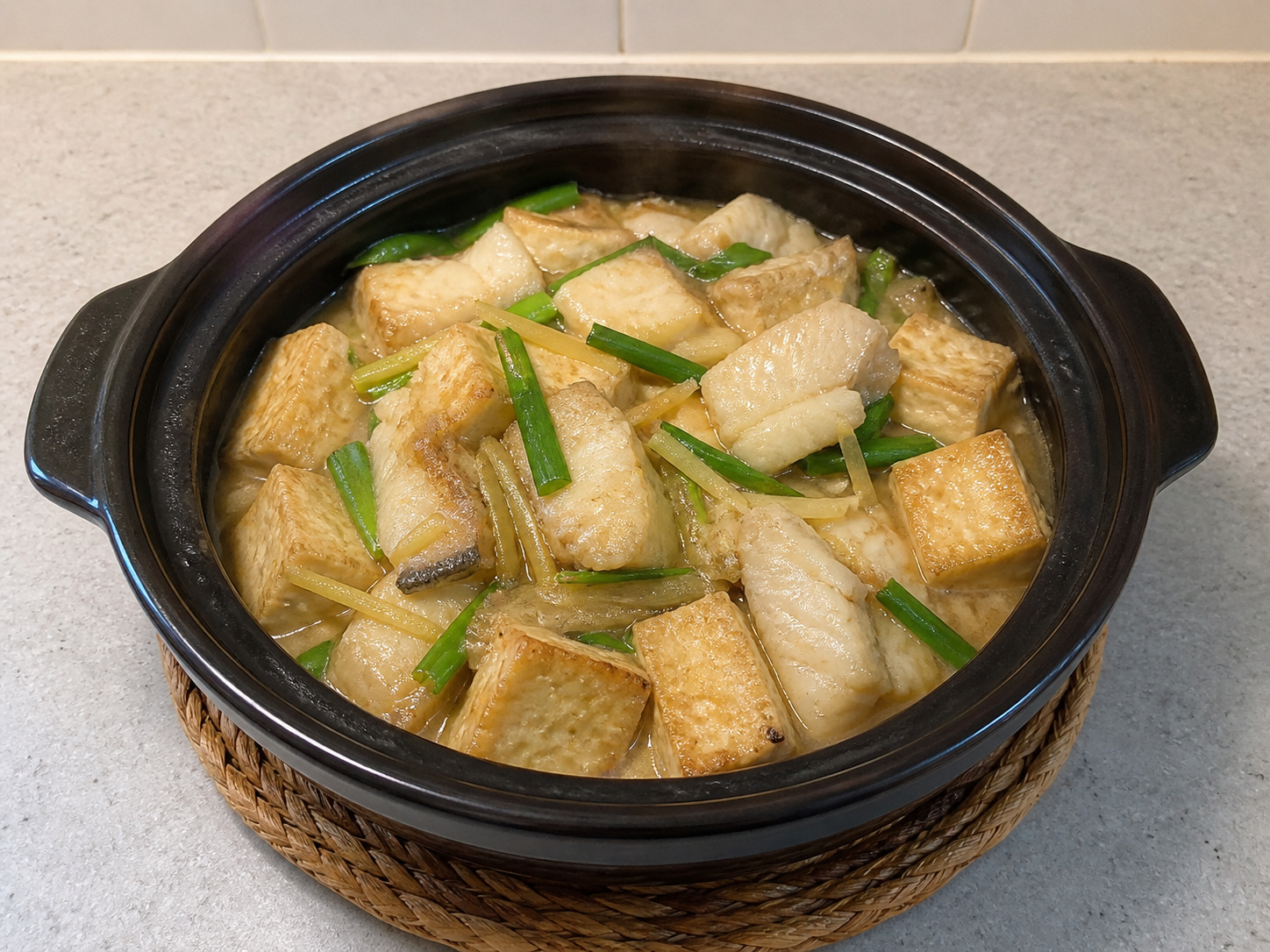 Clay Pot Ikan Fillet dan Tahu Kanton — hidangan jadi