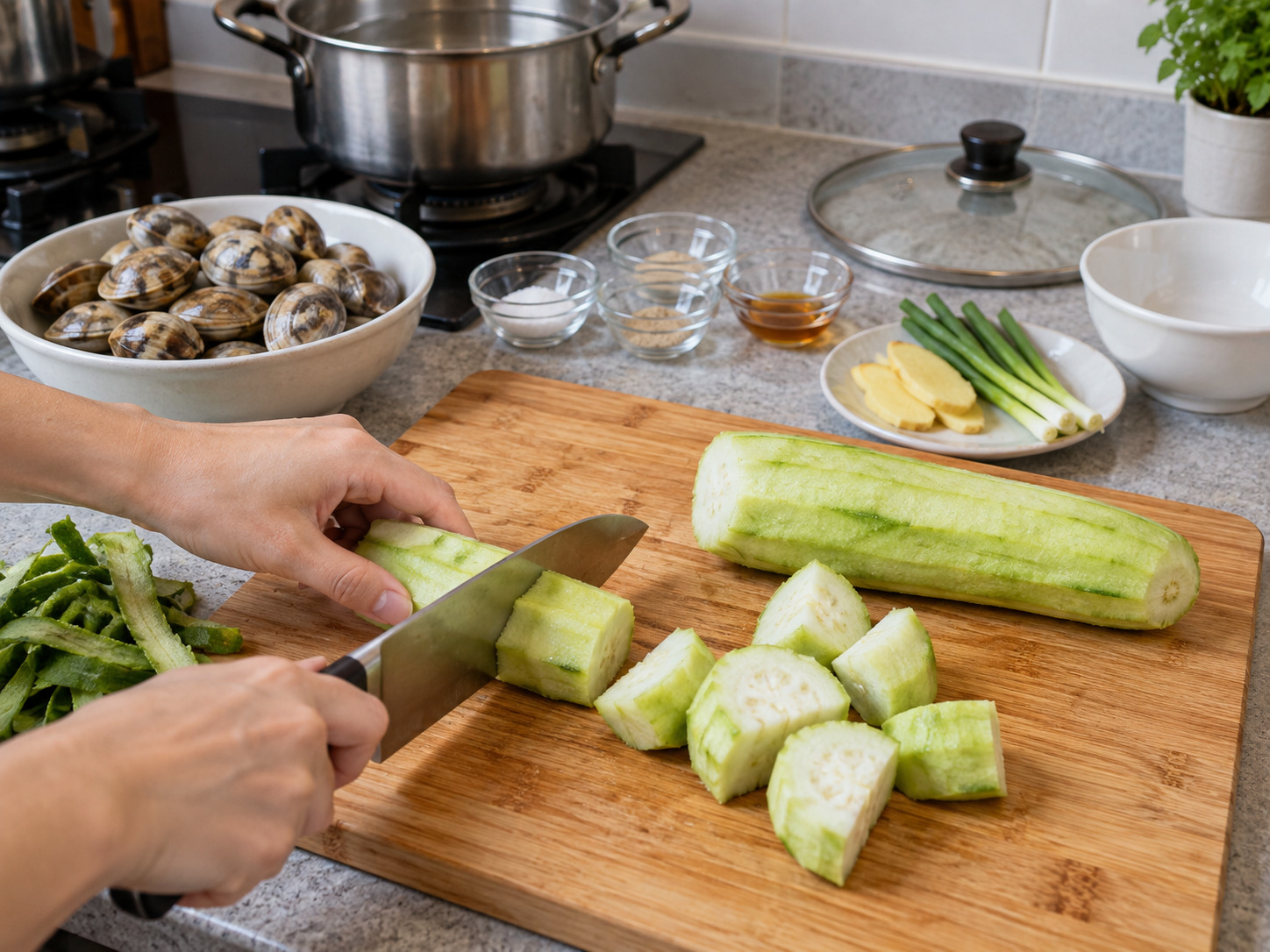 Sup Oyong dan Kerang Kanton — Kupas bagian keras oyong lalu potong menjadi bongkahan