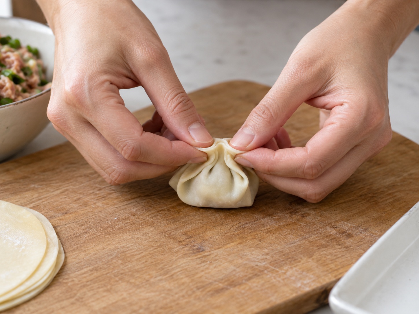 Cantonese Mami na may Wonton na Hipon — Isara ang wonton