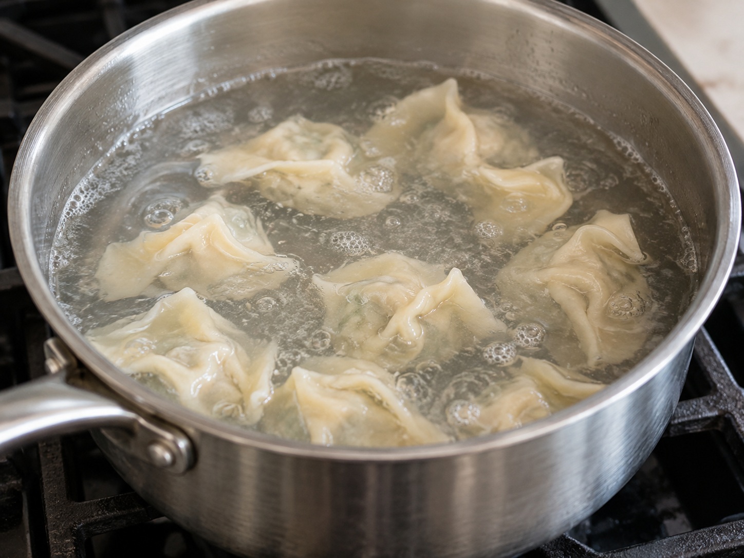 Cantonese Mami na may Wonton na Hipon — Lutuin ang wonton