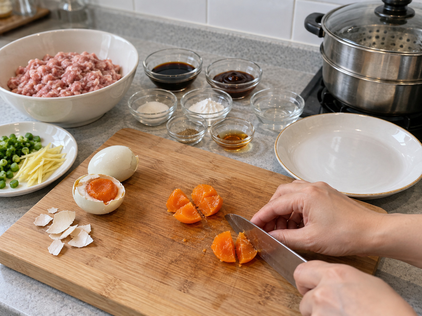 Steamed Pork Patty na may Maalat na Itlog — Hatiin ang pula