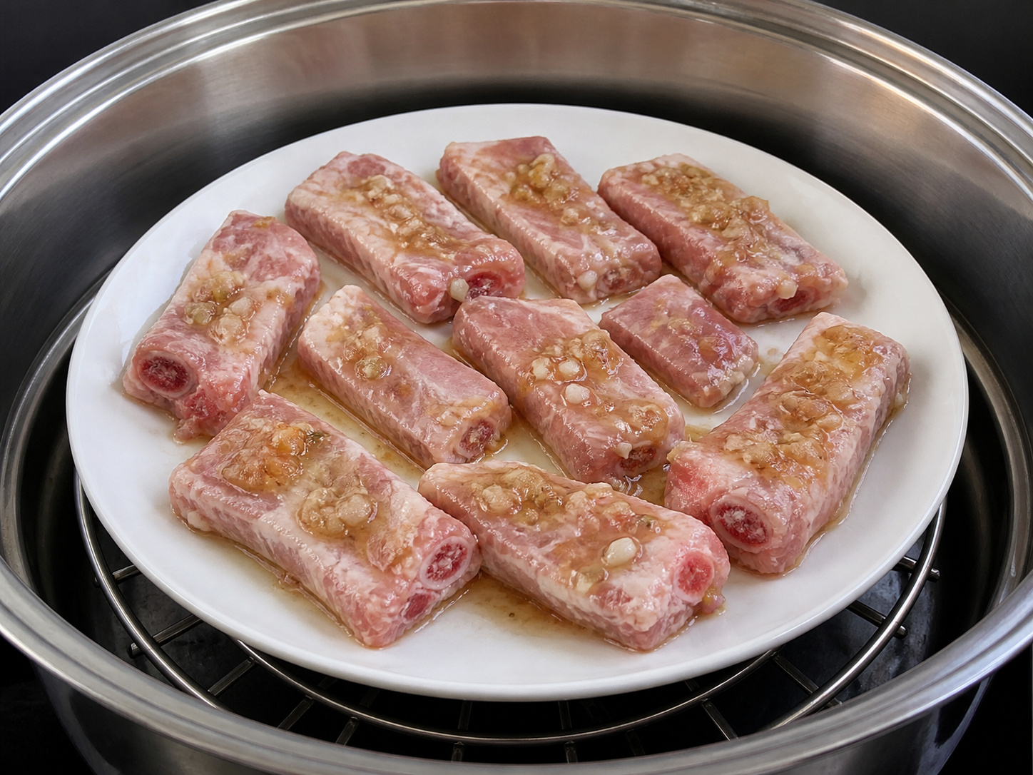 Cantonese Steamed Pork Ribs na may Plum Sauce — Ihanay ang ribs