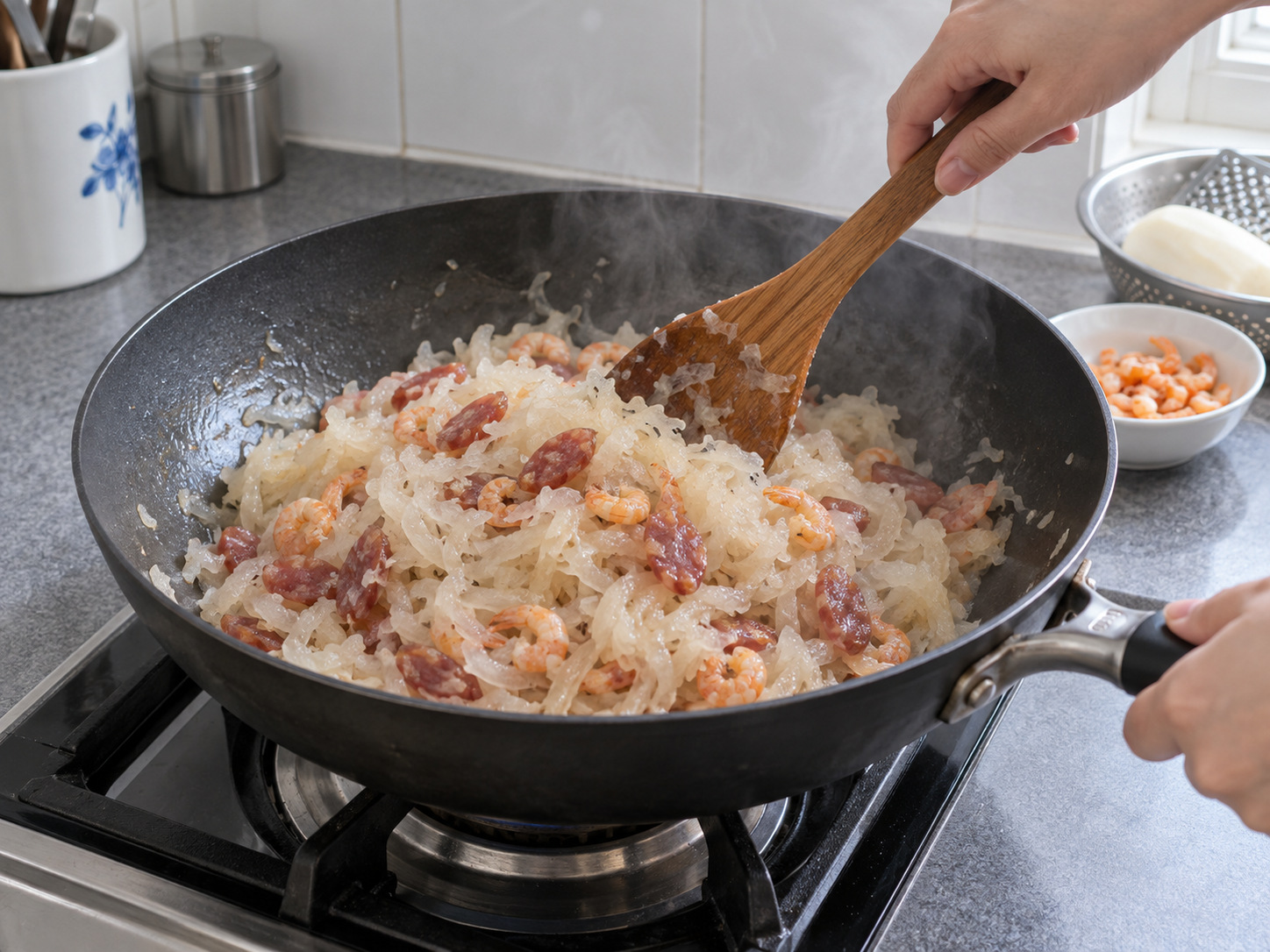 Kue Lobak Kanton dengan Sosis dan Udang Kering — Masak lobak