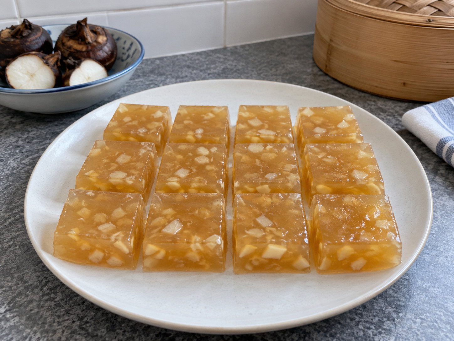Cantonese Water Chestnut Cake — natapos na ulam