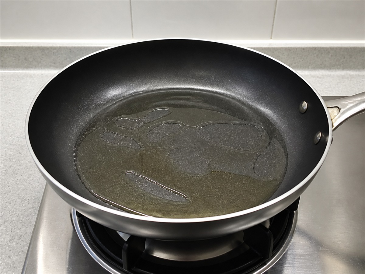 意式檸檬水瓜柳雞扒 — 燒熱平底鑊