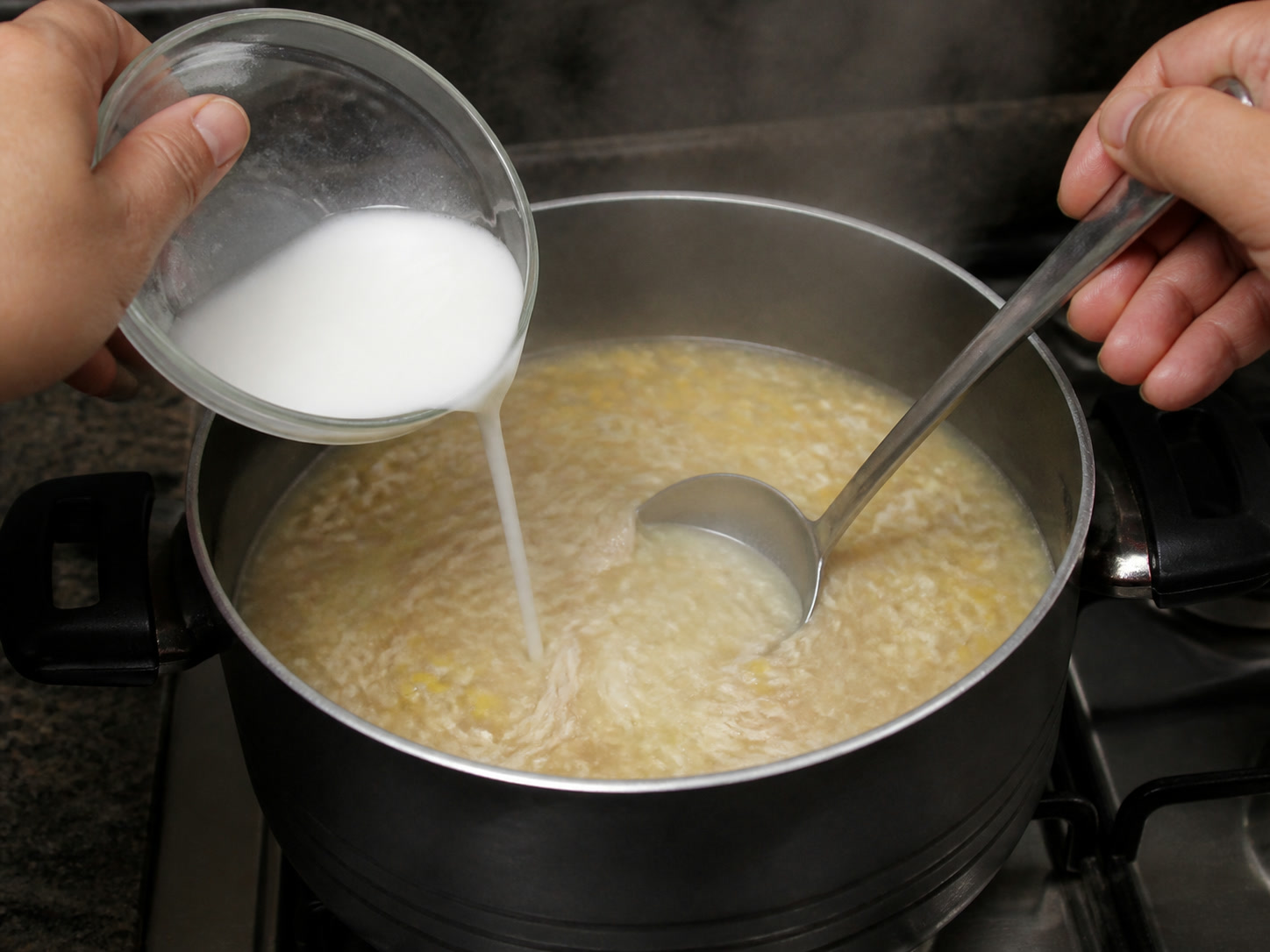 Sup Kental Ayam dan Jagung Manis: Kentalkan sup