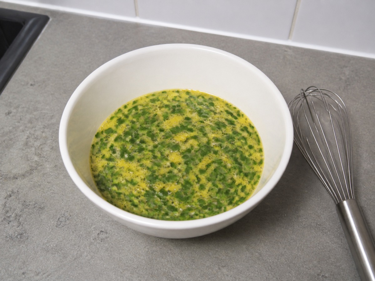 Chinese Chive Omelette: Combine the ingredients