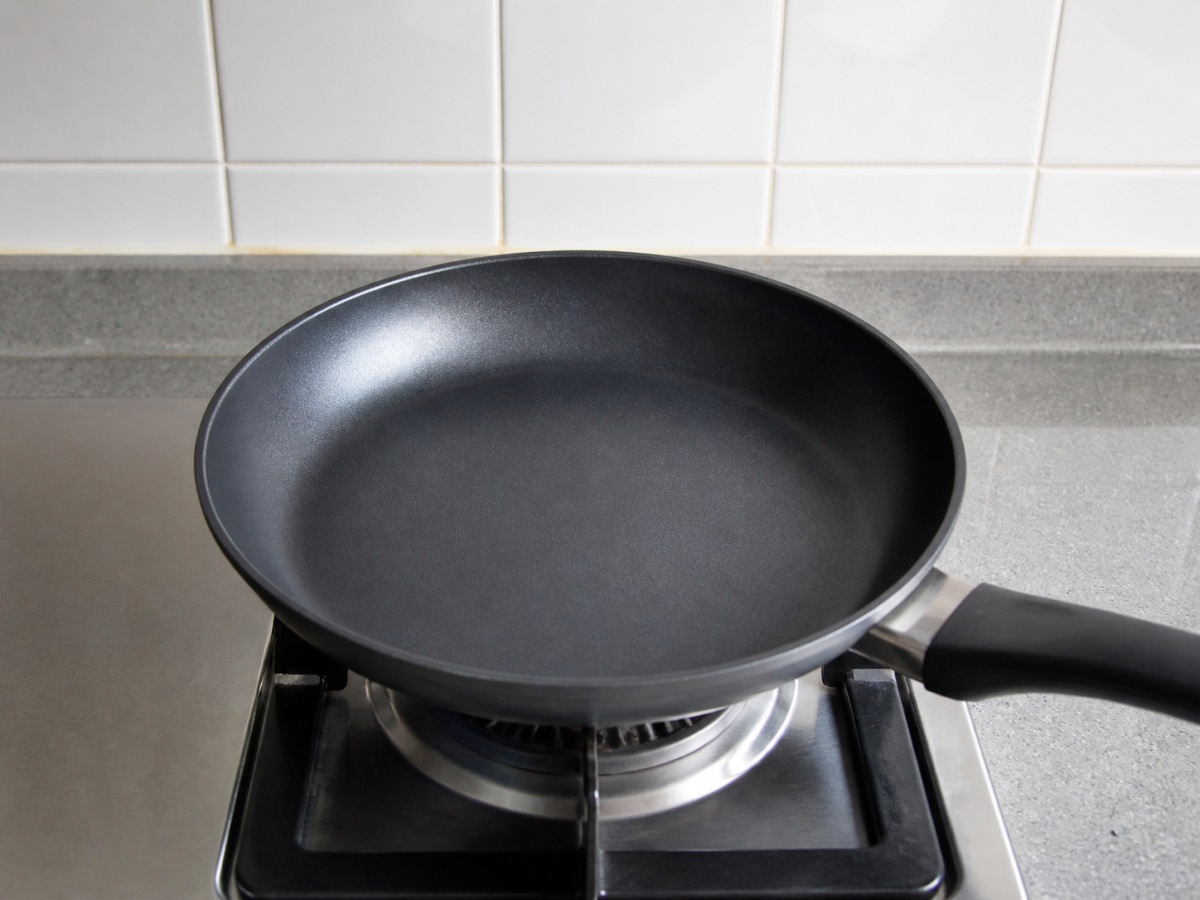 Chinese Chive Omelette: Preheat the pan