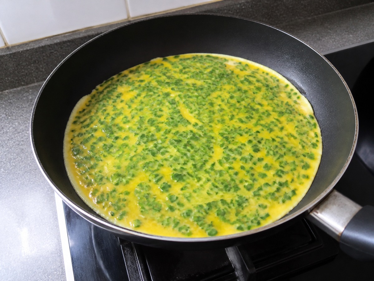 Chinese Chive Omelette: Add the main ingredient