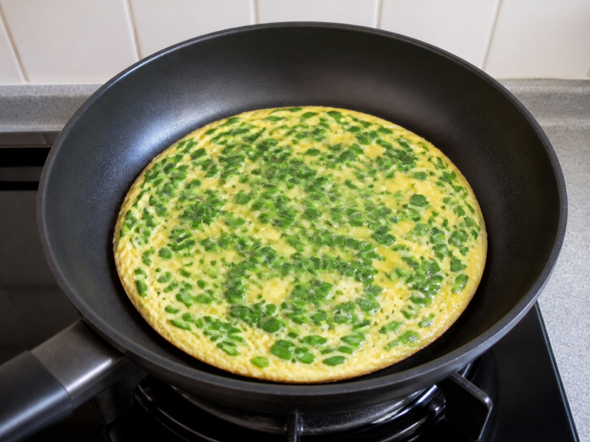 Chinese Chive Omelette: Cook the first side