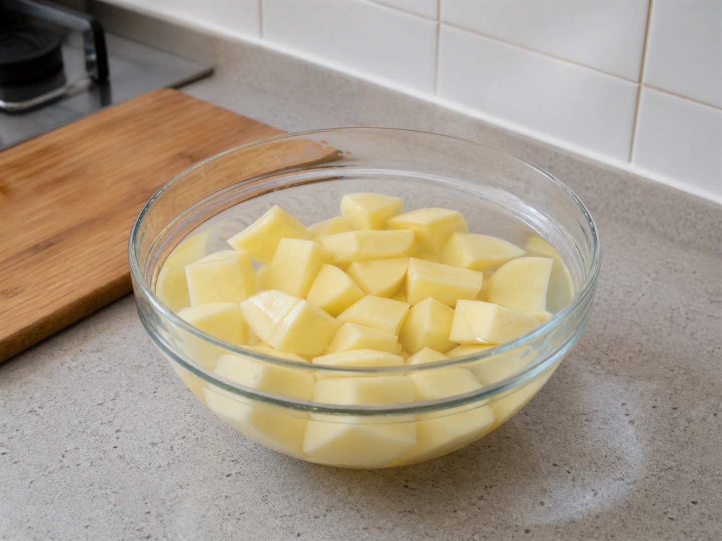 Chinese Di San Xian na Talong, Patatas at Bell Pepper — Hiwain ang patatas