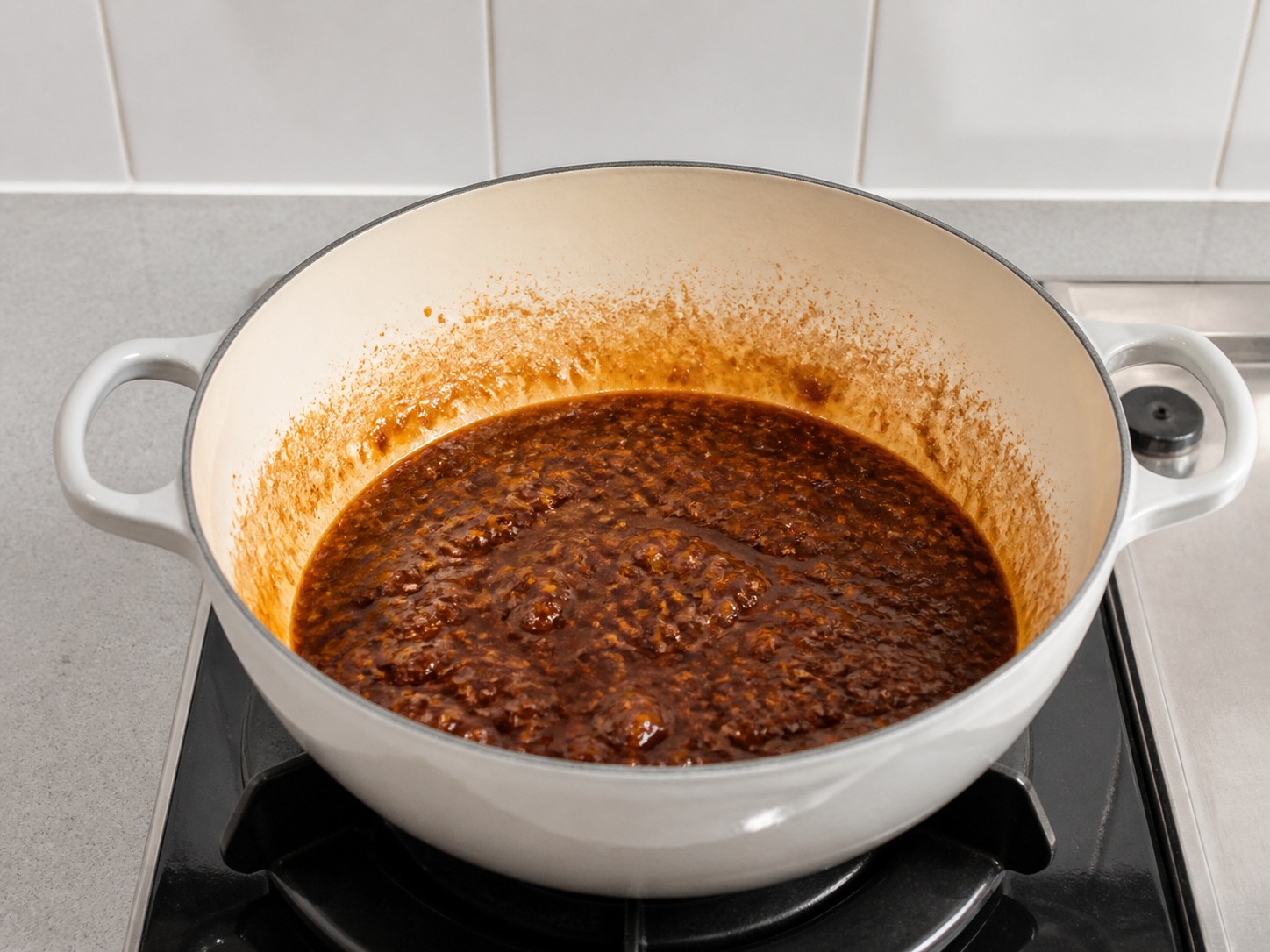 Urat Sapi dan Lobak Rebus Saus Chu Hou: Tumis saus