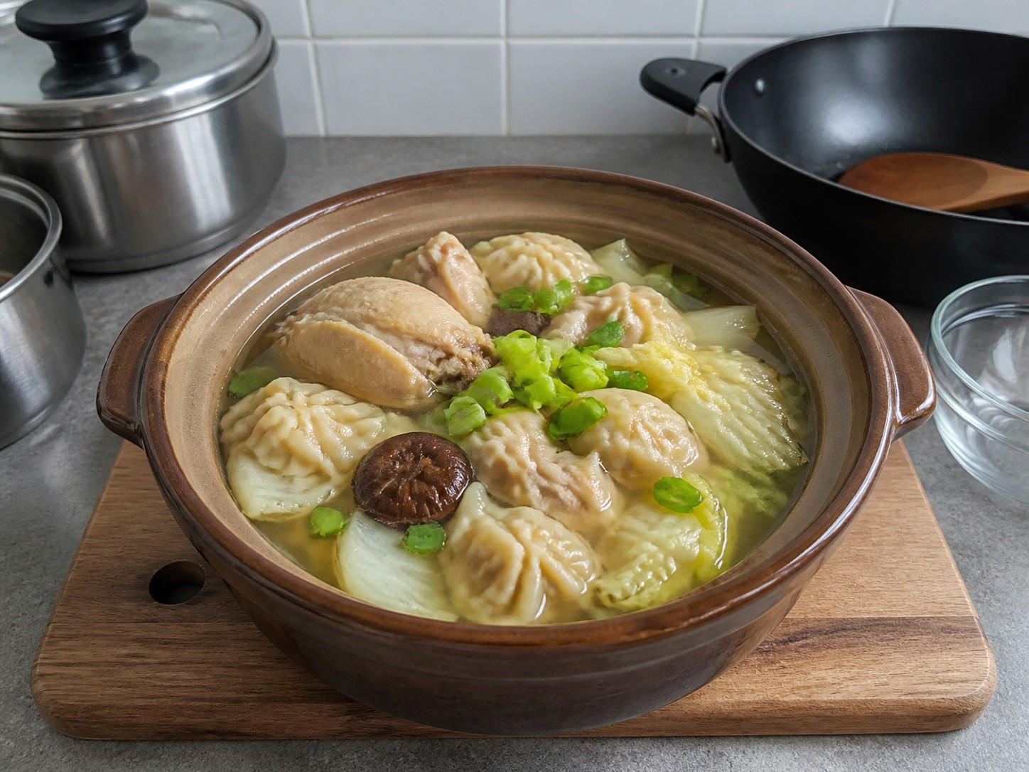 砂鍋雲吞雞 Clay Pot Chicken Soup with Wontons