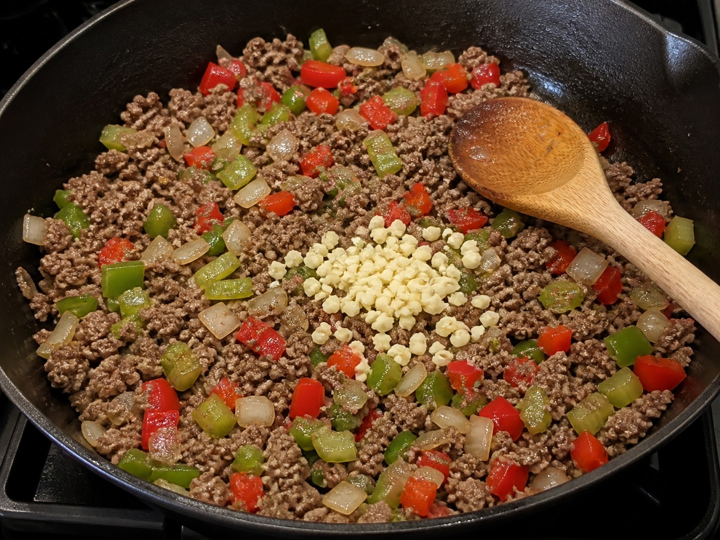 卡真風味肉腸牛肉燴椰菜：炒蔬菜