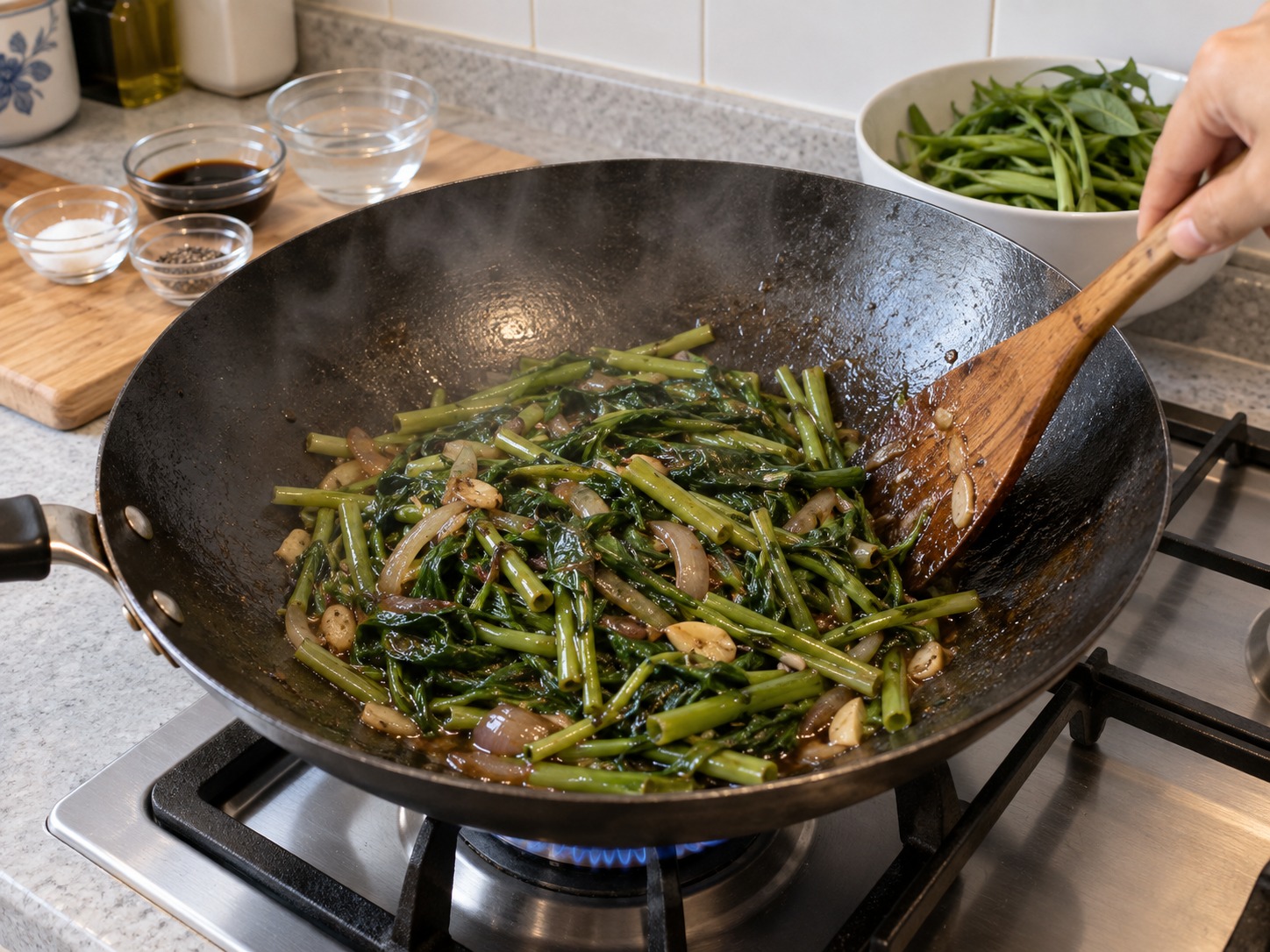 菲律賓醋香炒通菜 Adobong Kangkong — 開大火收汁至薄薄掛在菜面