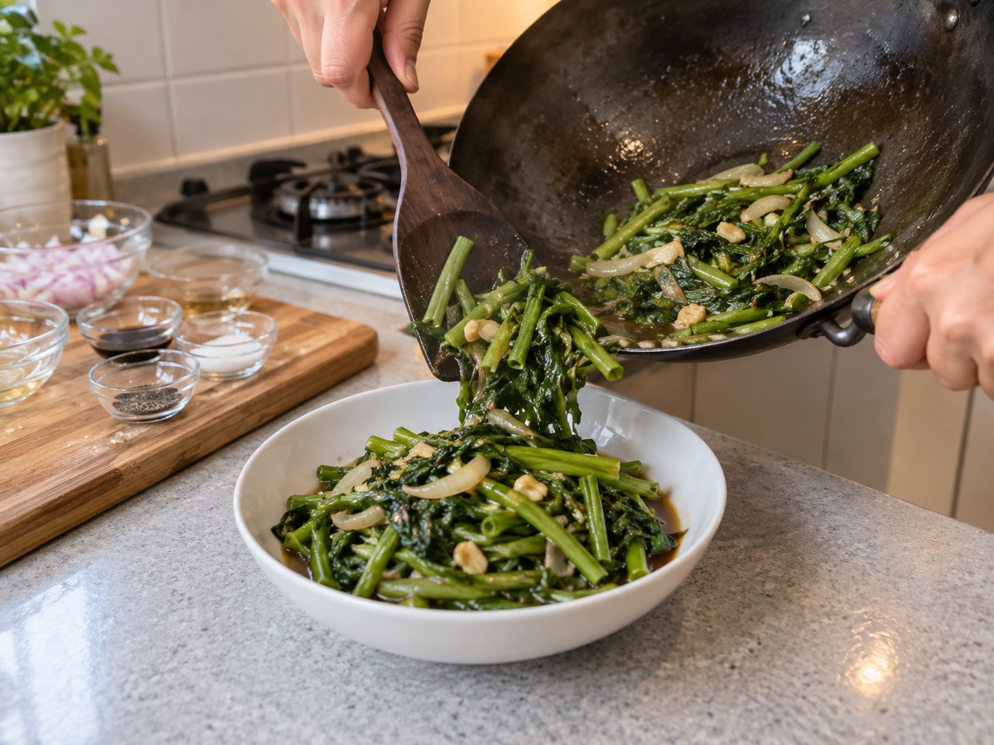 菲律賓醋香炒通菜 Adobong Kangkong — 立即上碟，避免餘熱把菜焗黃