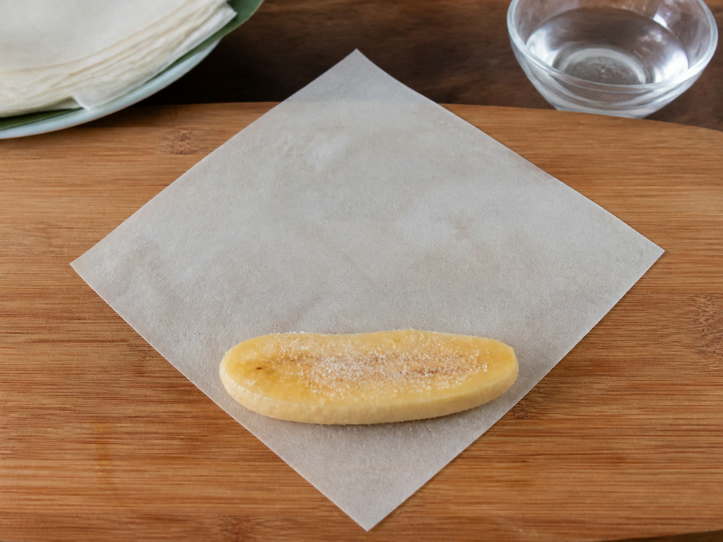 Filipino Caramelised Banana Turon: Place the banana