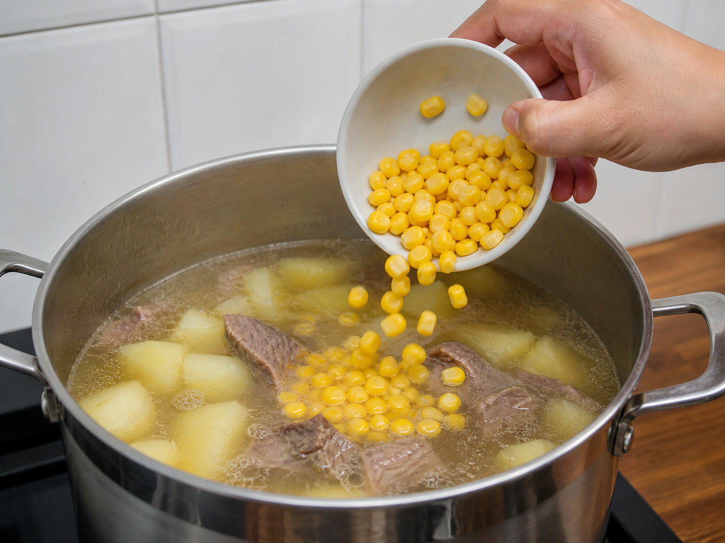 Nilagang Baka: Idagdag ang mais