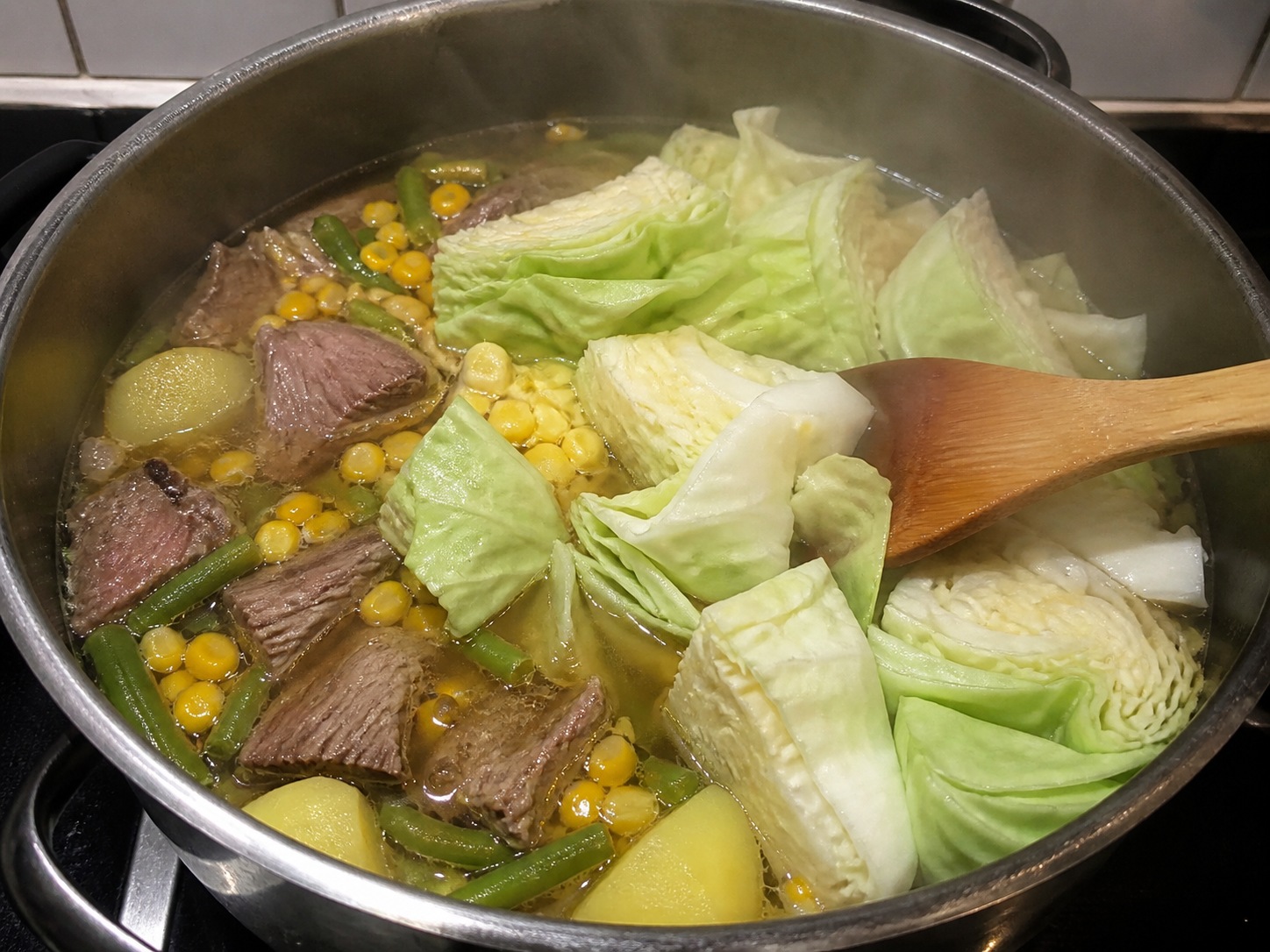 Nilagang Baka: Idagdag ang repolyo