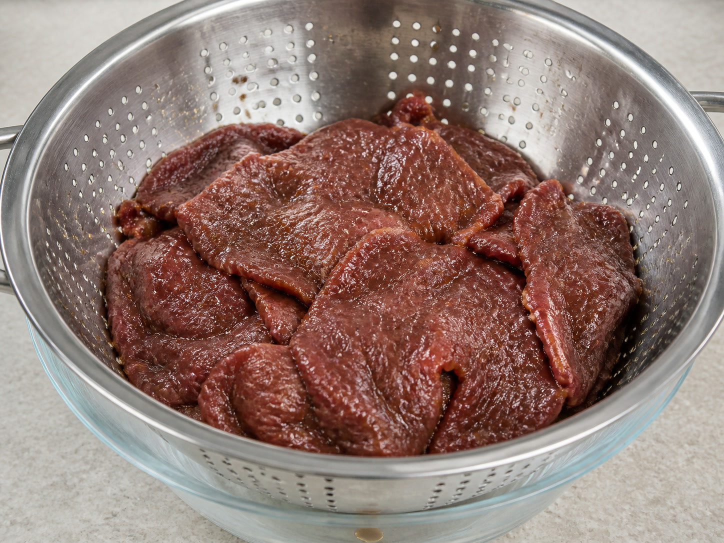 菲律賓醃牛肉蒜香飯煎蛋: 瀝去牛肉醃汁