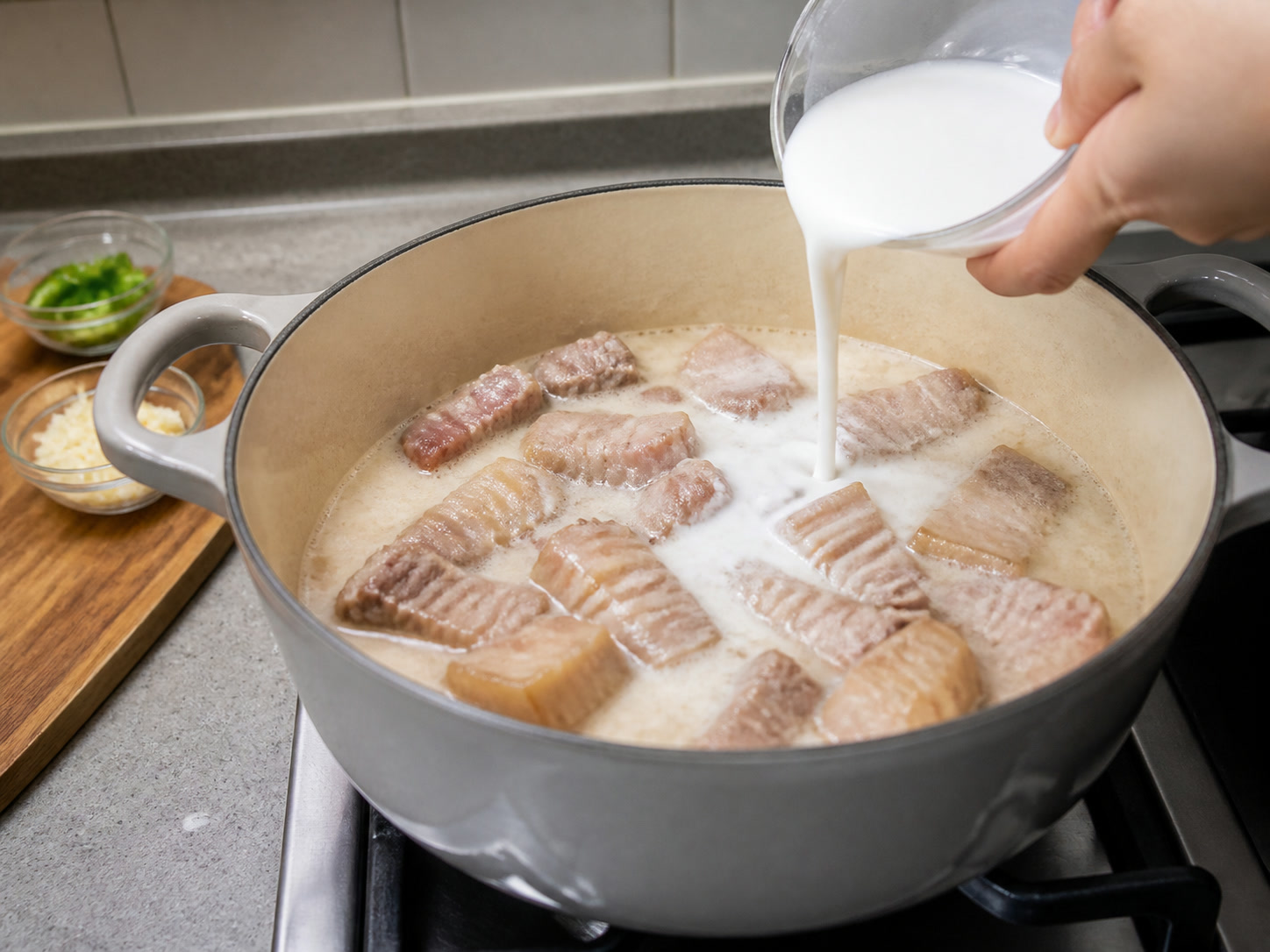 Babi Bicol Express dengan Santan: Masukkan santan