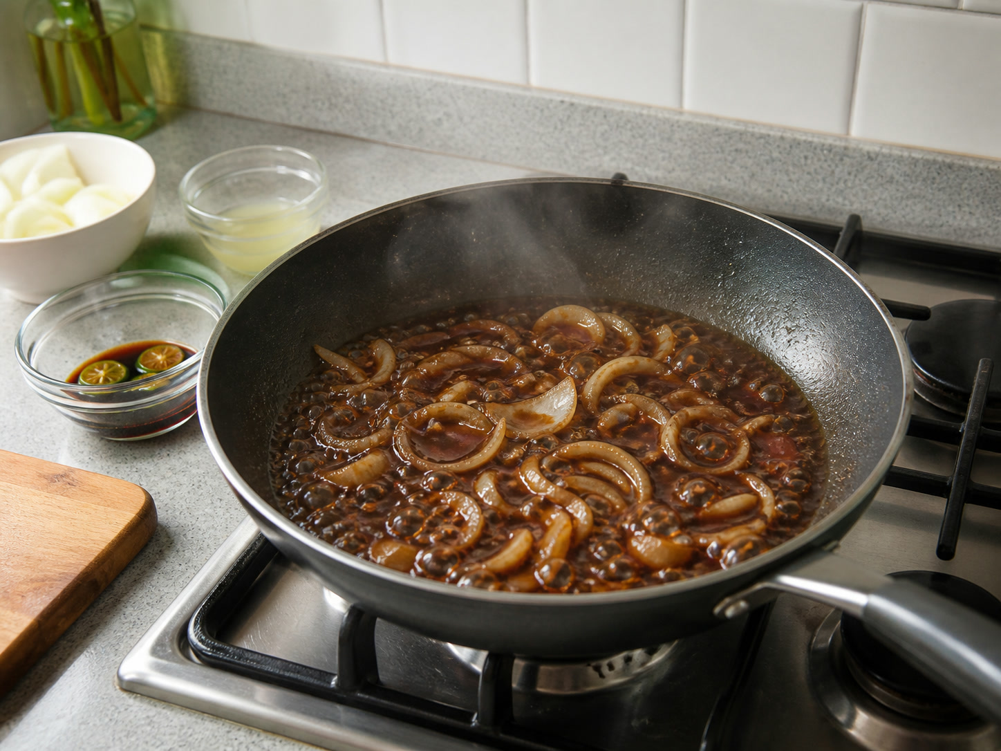 Bistek Tagalog Daging Sapi: Didihkan saus