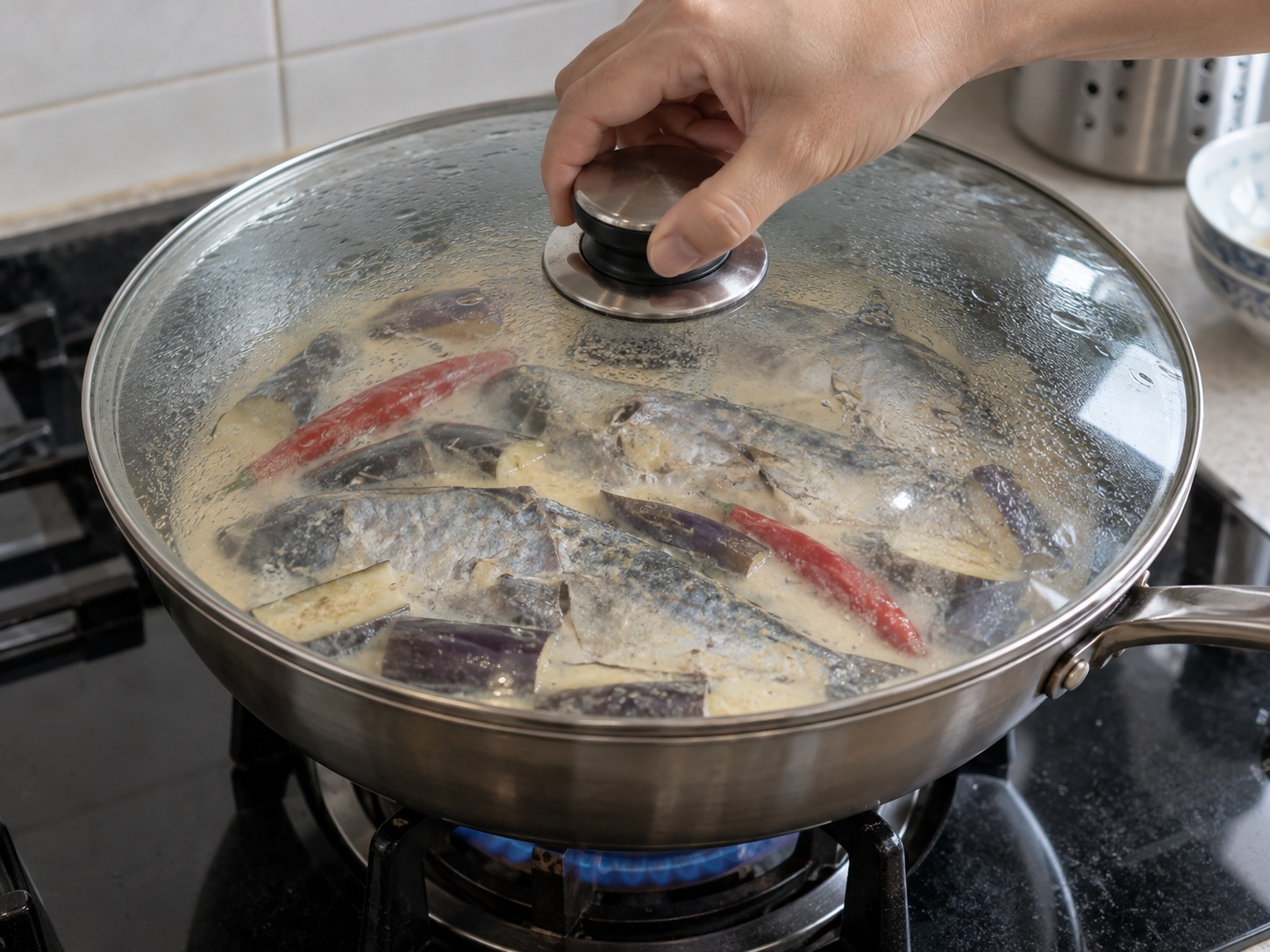 Mackerel sa Gata — Lutuin nang may takip