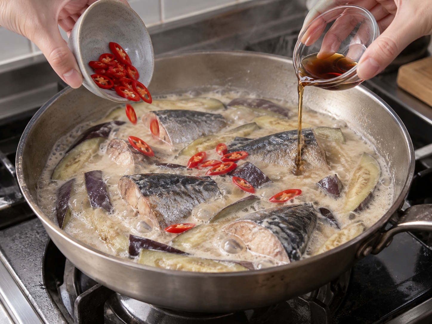 Mackerel sa Gata — Timplahan at lagyan ng sili